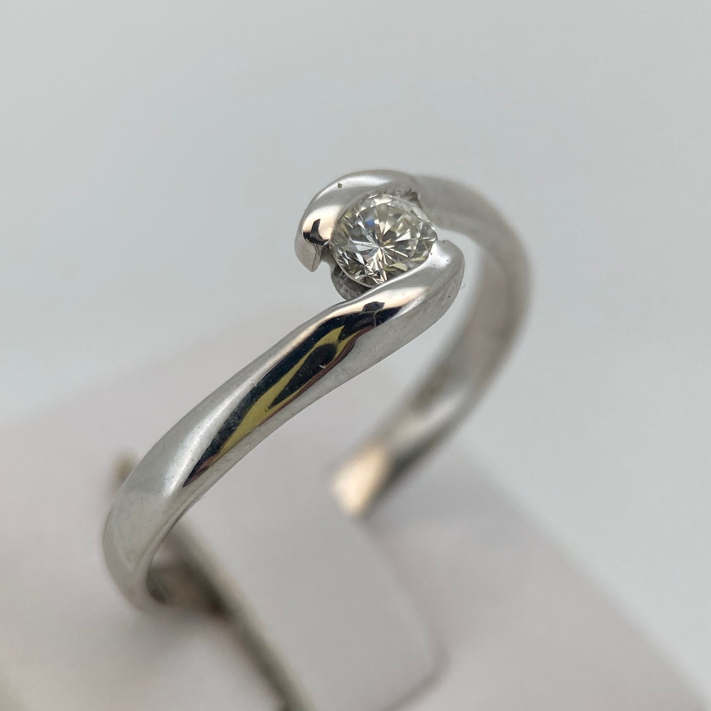Anillo en Oro blanco de 14k con Diamante Mod: OF1880