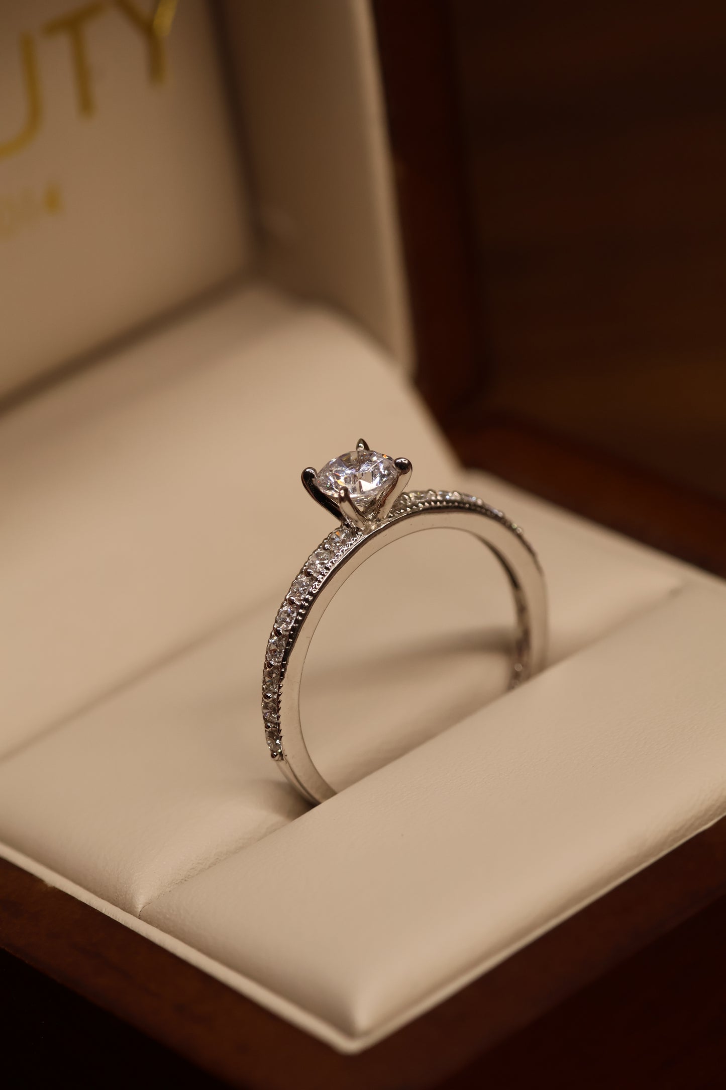 Anillo en Oro Blanco 10k con Circonia Mod.14836