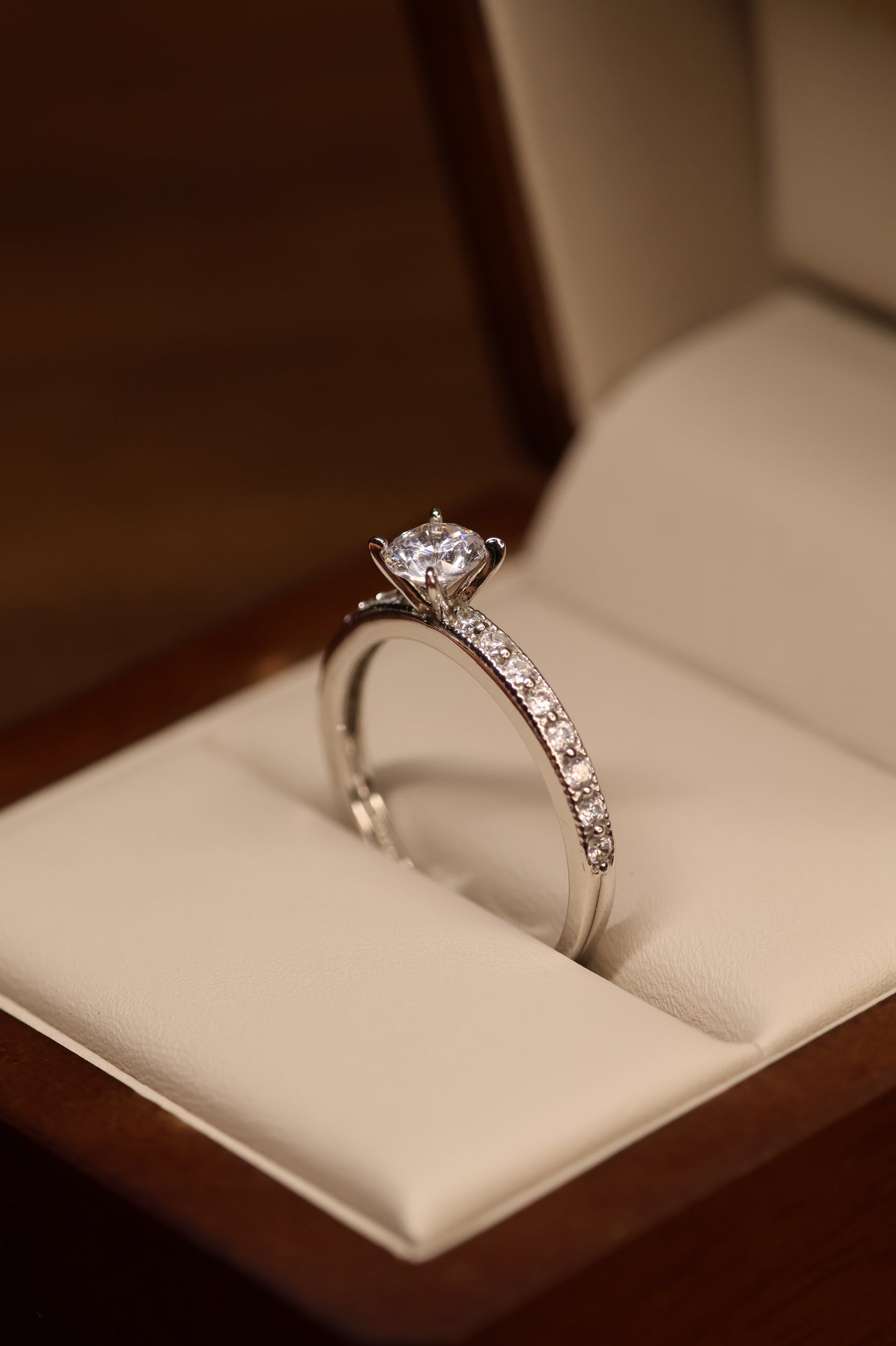 Anillo en Oro Blanco 10k con Circonia Mod.14836