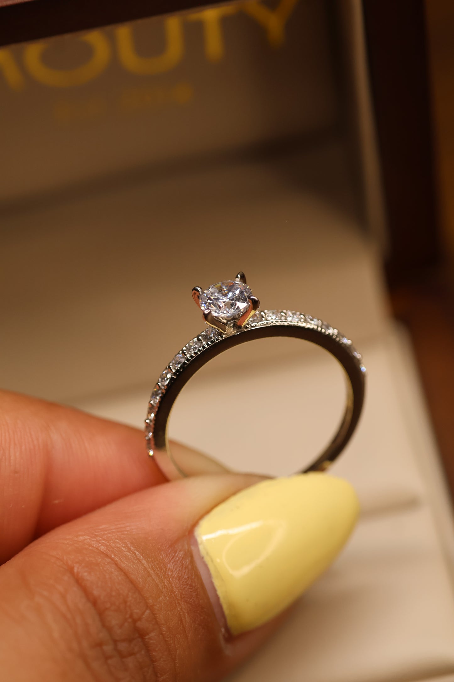 Anillo en Oro Blanco 10k con Circonia Mod.14836