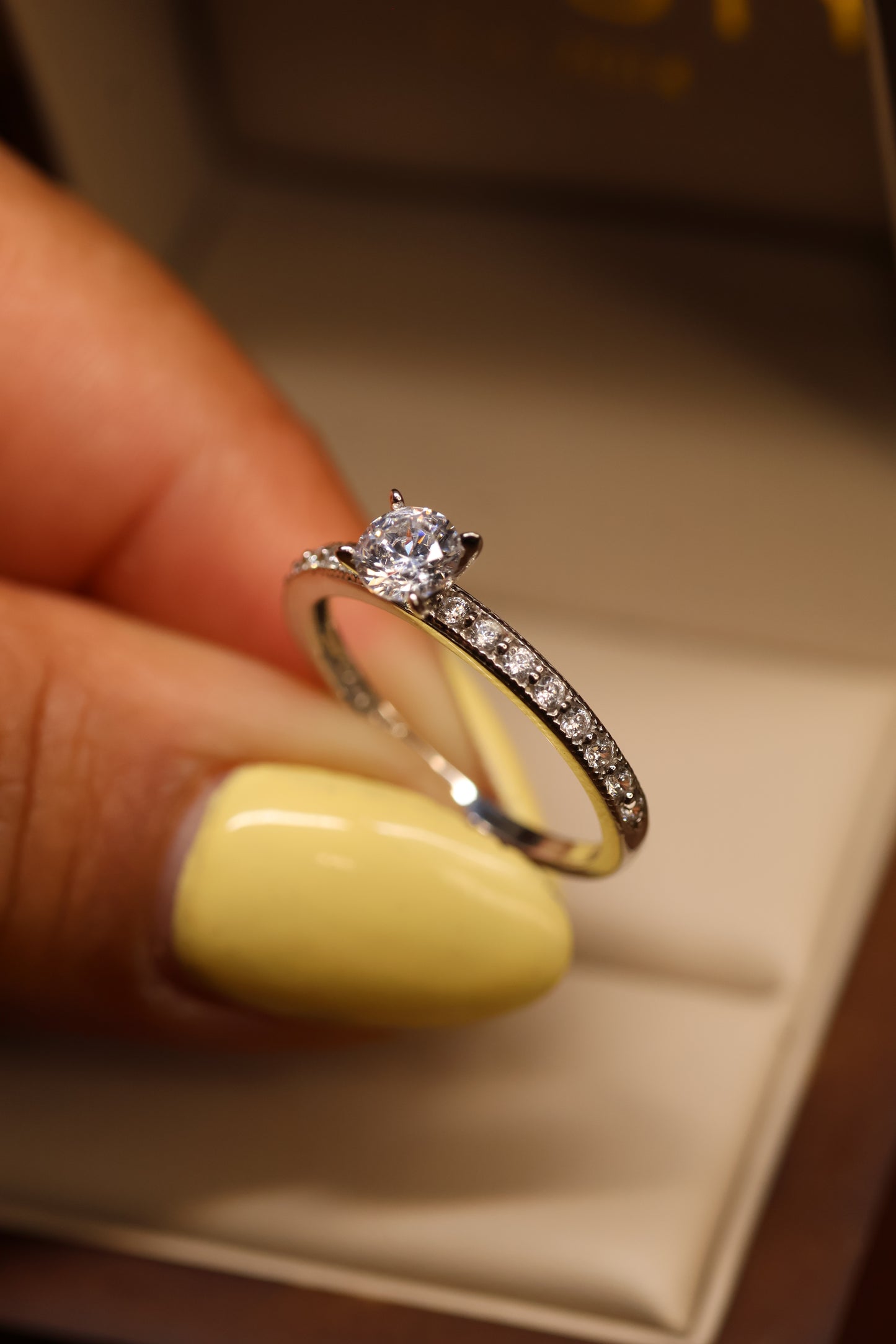 Anillo en Oro Blanco 10k con Circonia Mod.14836