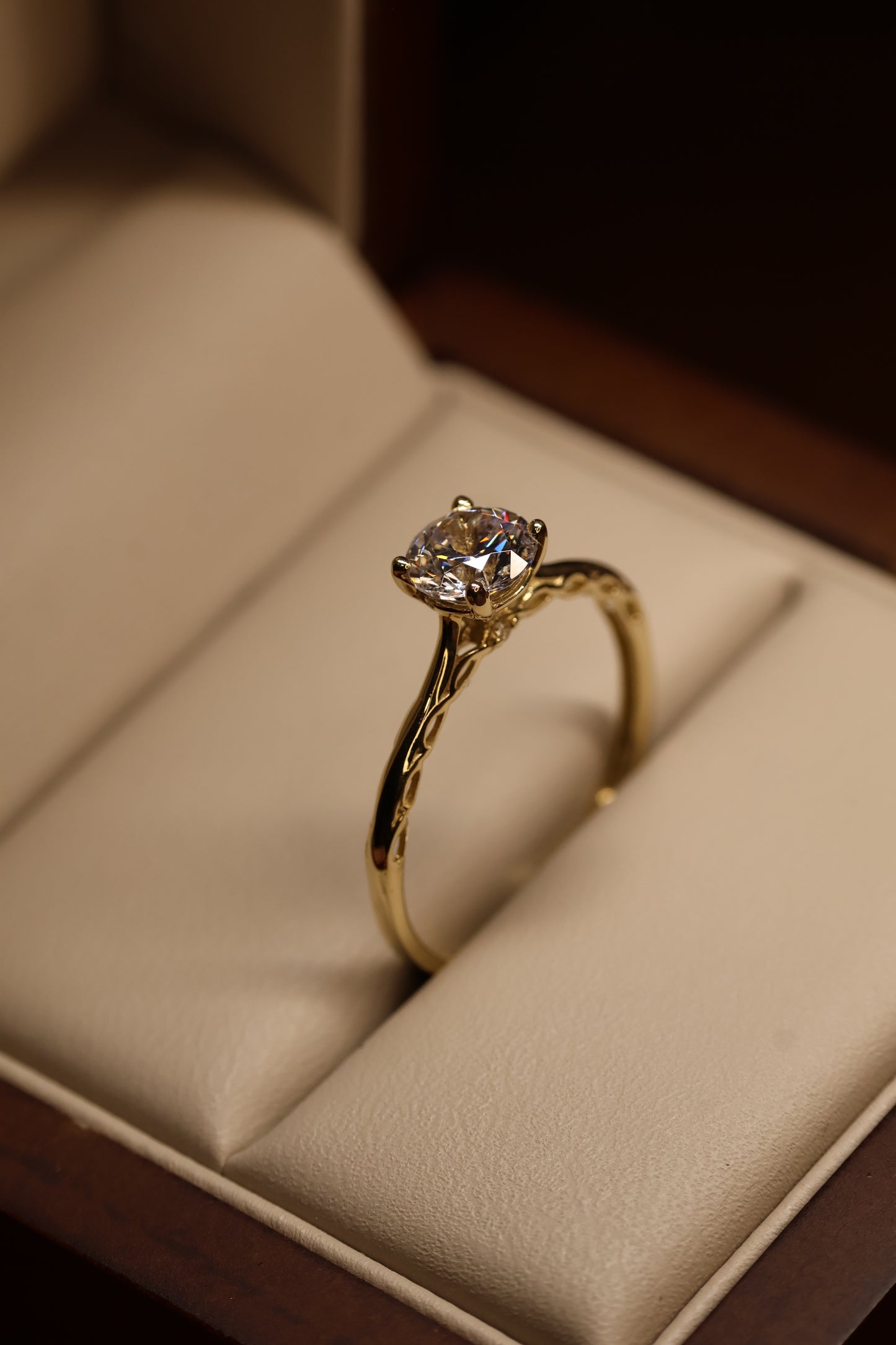 Anillo en Oro Amarillo 14k con Circonia Mod. 15870