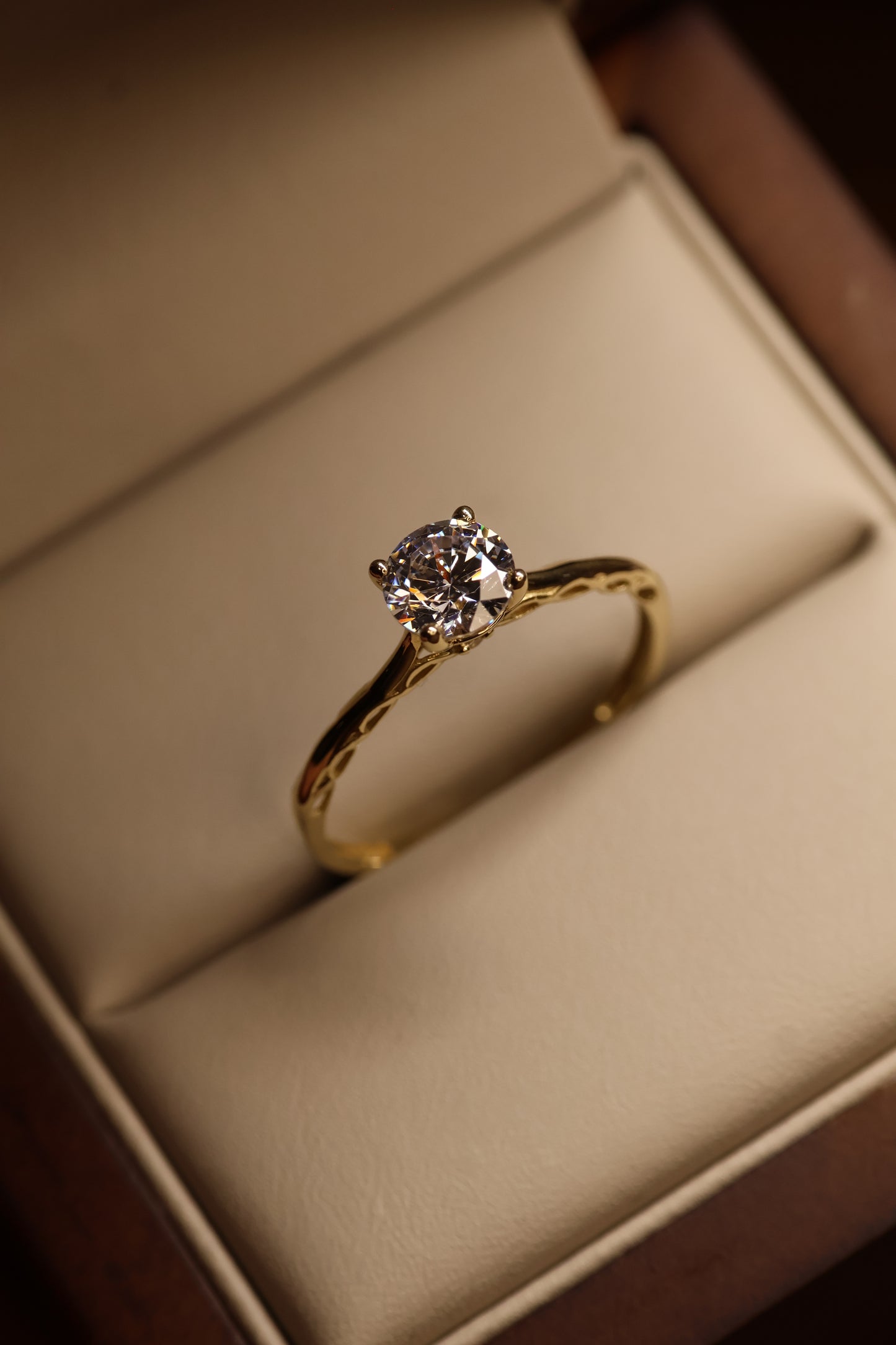 Anillo en Oro Amarillo 14k con Circonia Mod. 15870