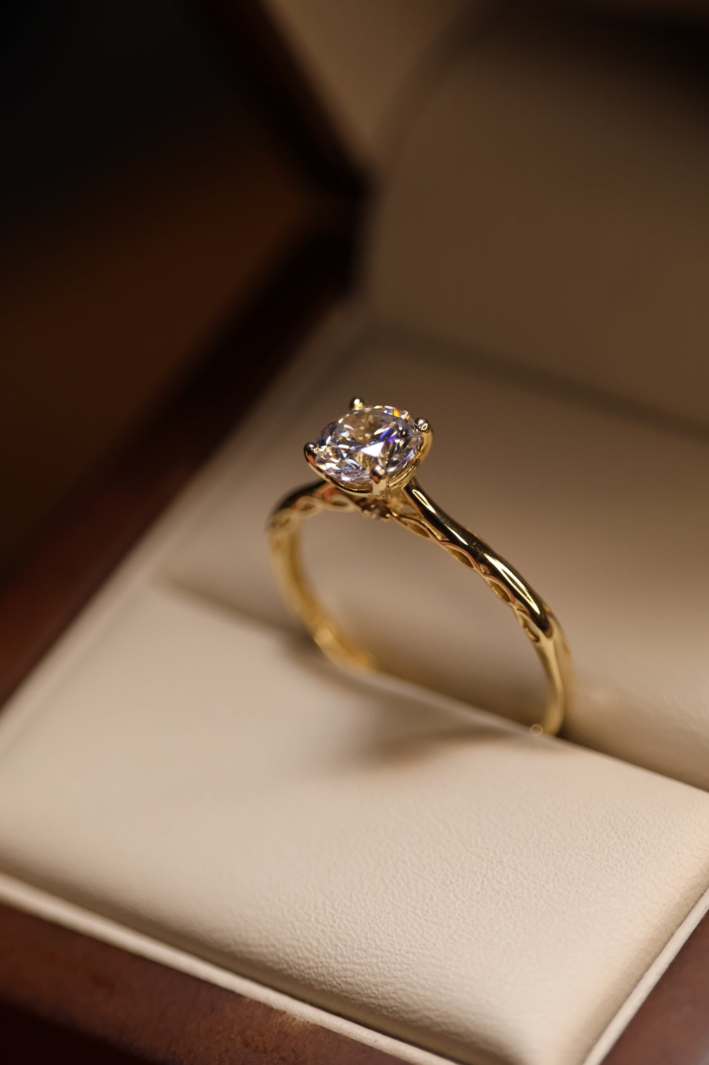 Anillo en Oro Amarillo 14k con Circonia Mod. 15870