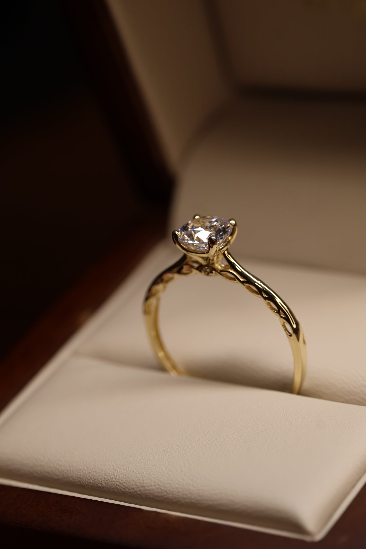 Anillo en Oro Amarillo 14k con Circonia Mod. 15870