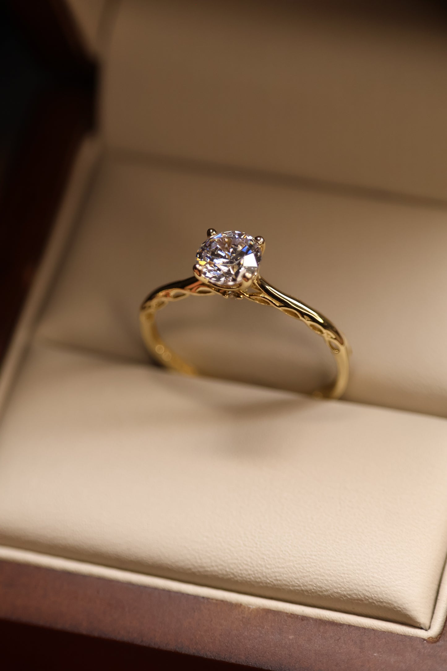 Anillo en Oro Amarillo 14k con Circonia Mod. 15870