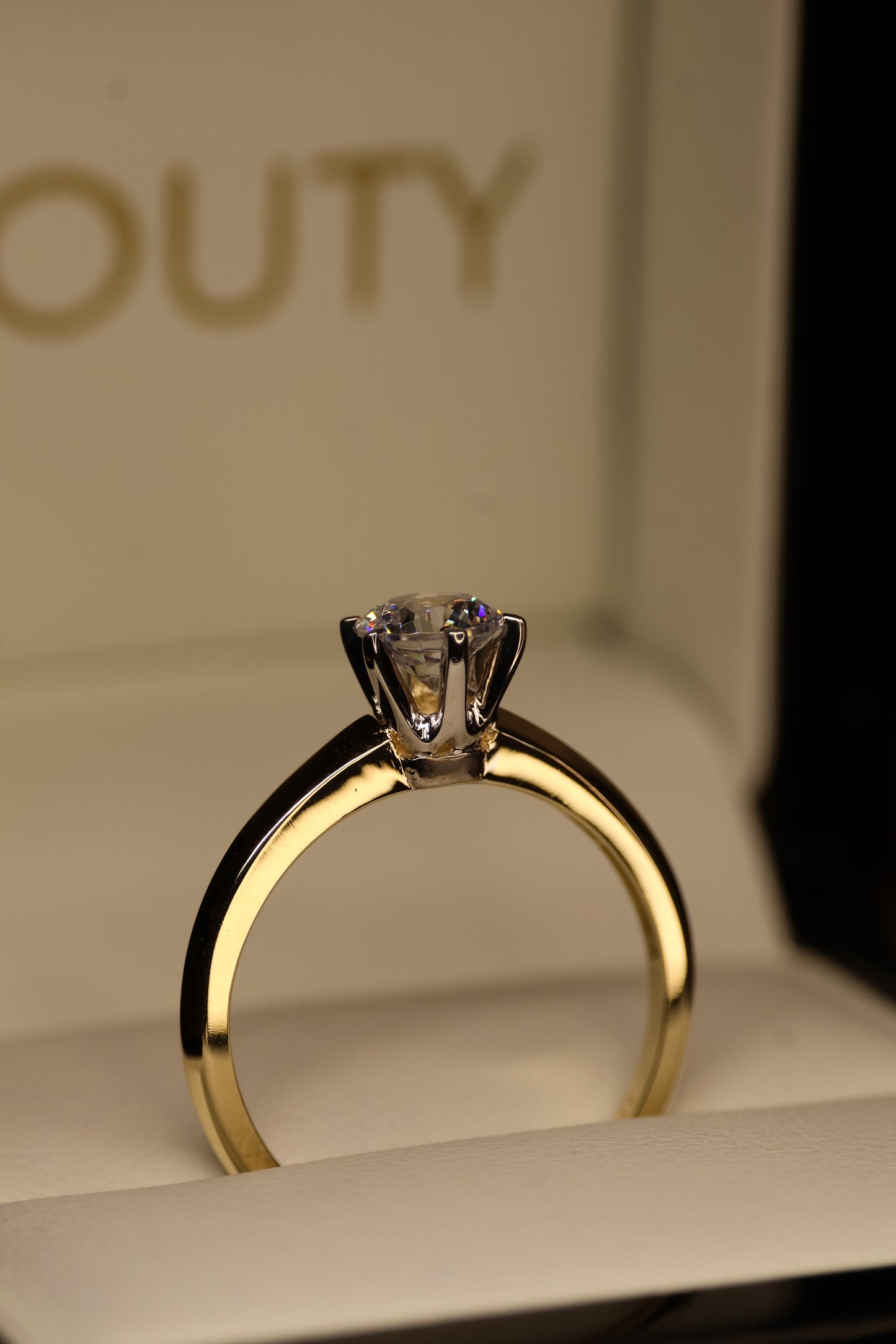 Anillo en Oro Amarillo 14k con Circonia Mod.15908