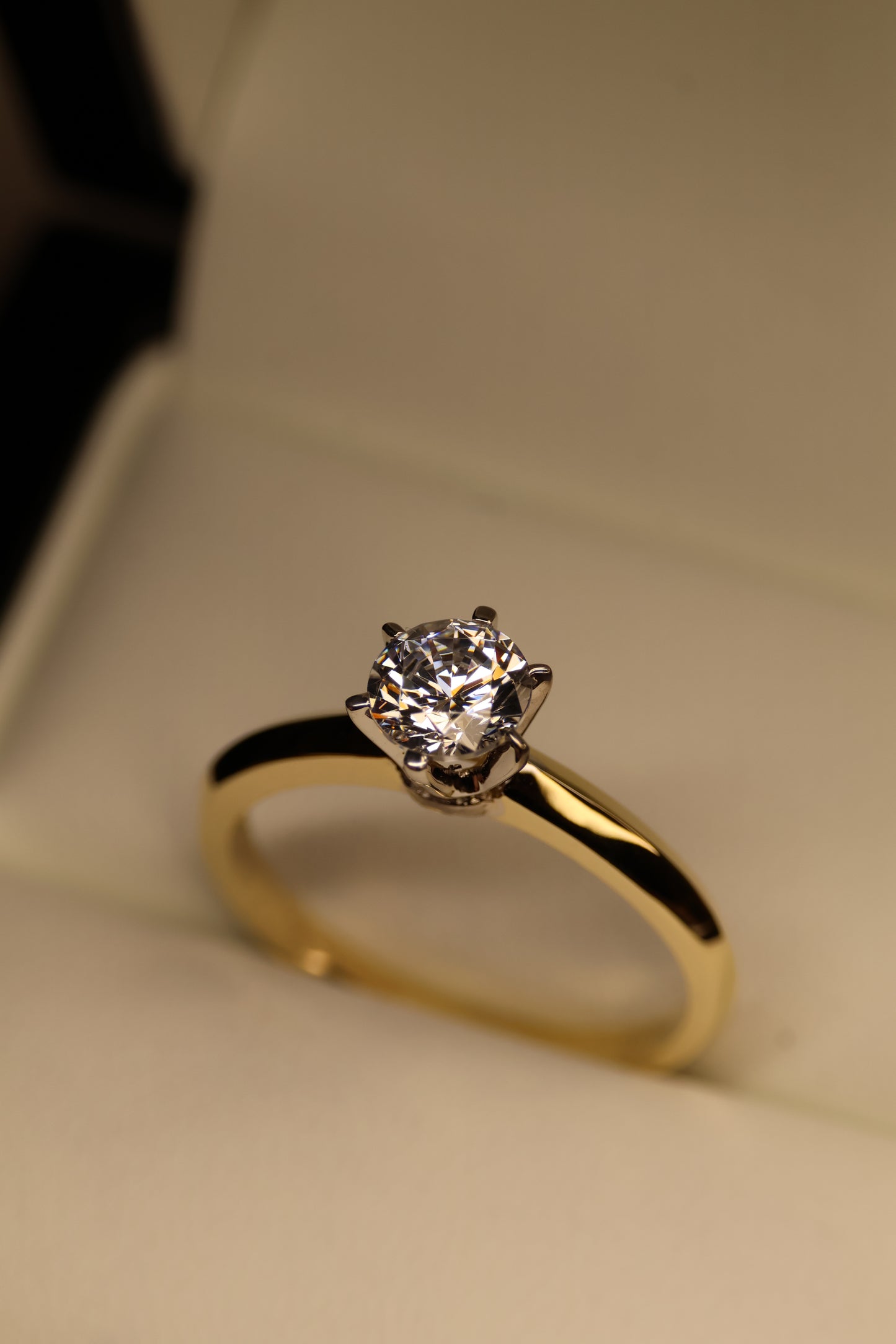Anillo en Oro Amarillo 14k con Circonia Mod.15908