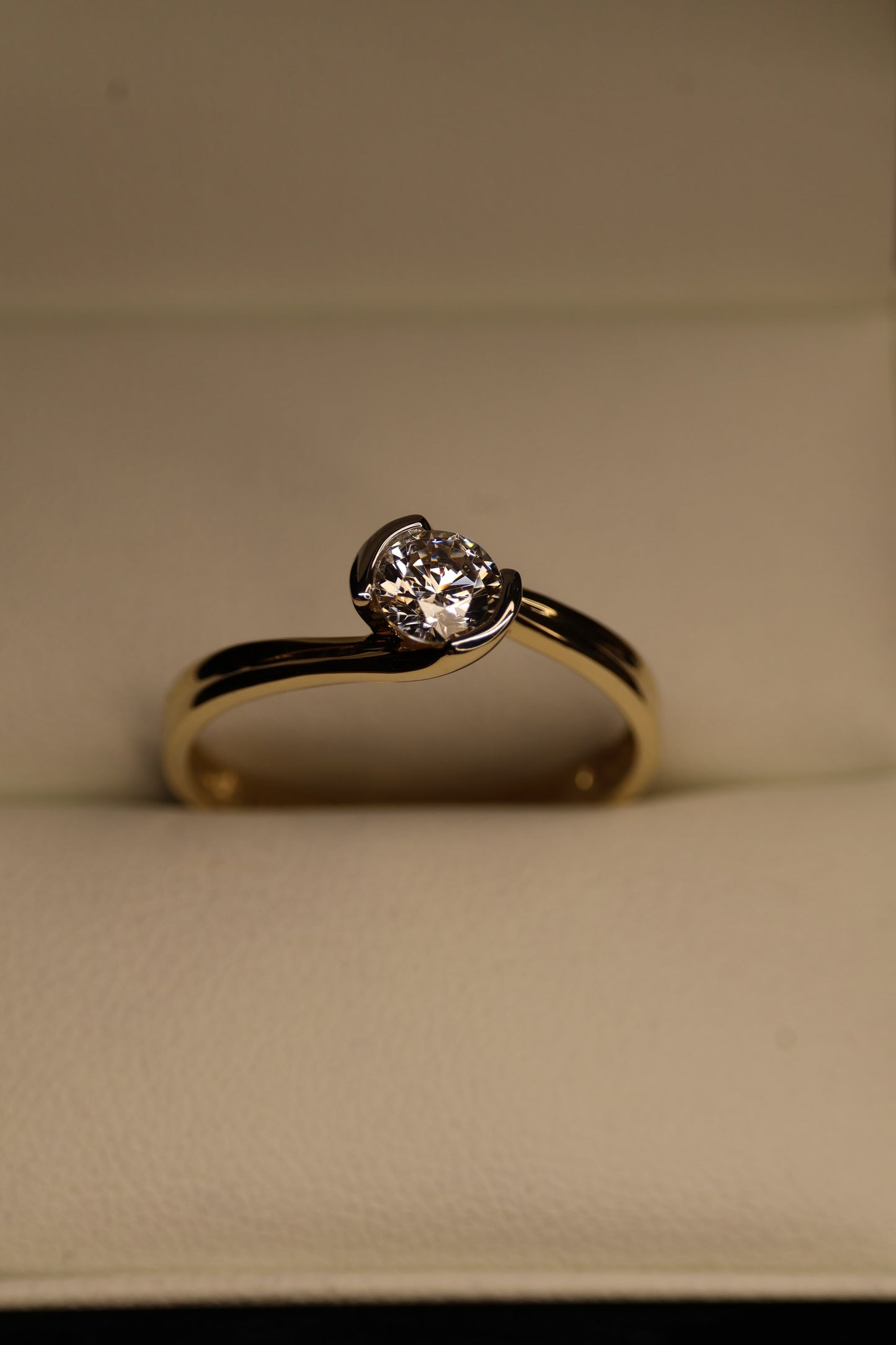 Anillo en Oro Amarillo 14k con Circonia Mod.15909