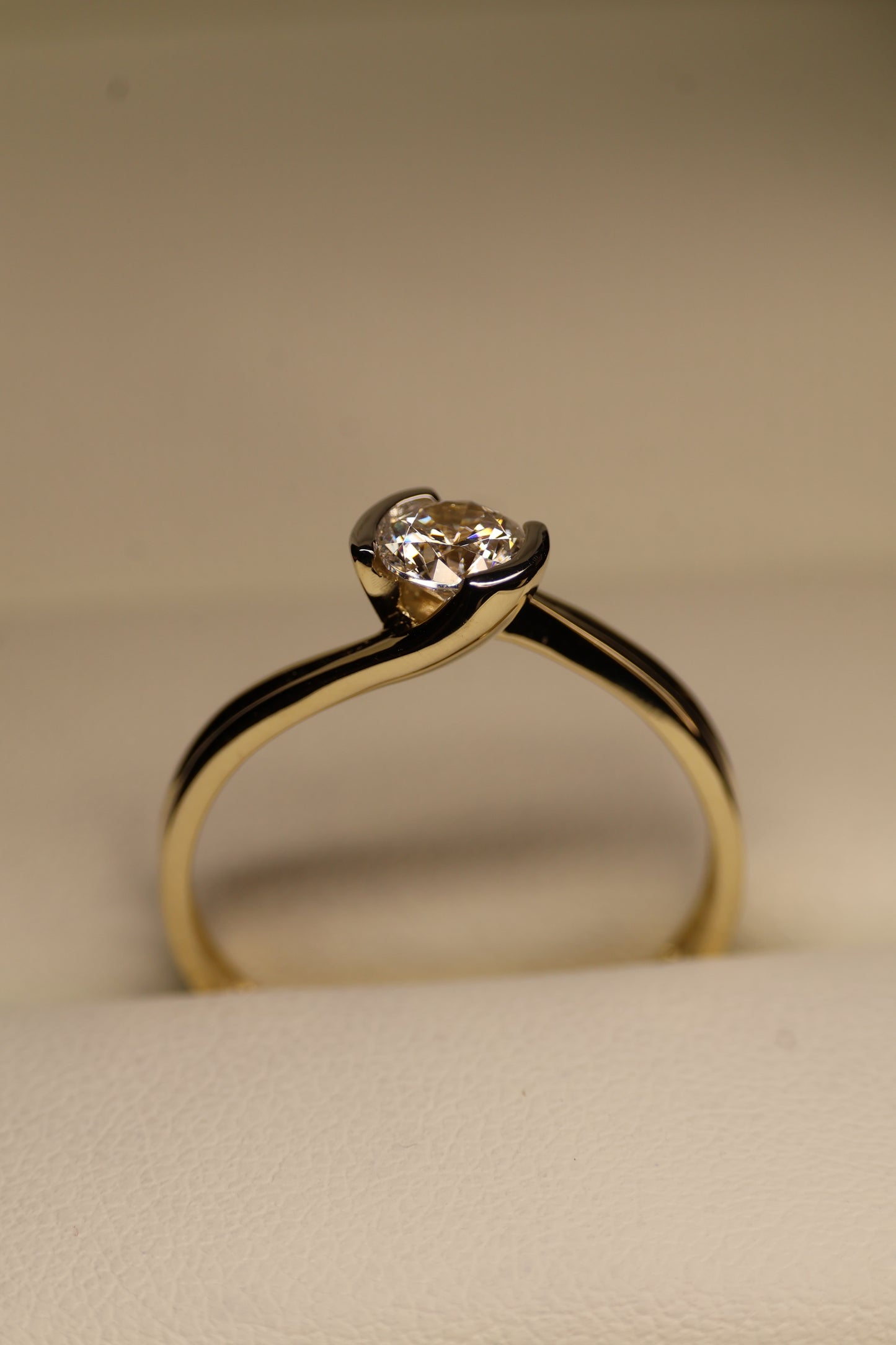 Anillo en Oro Amarillo 14k con Circonia Mod.15909