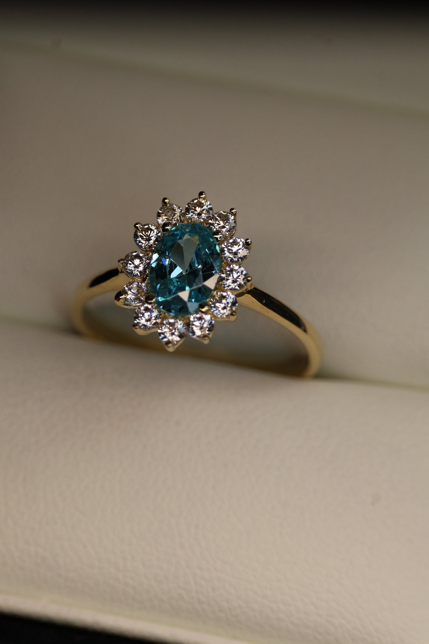 Anillo en Oro Amarillo 14k con Circonia Mod.15913