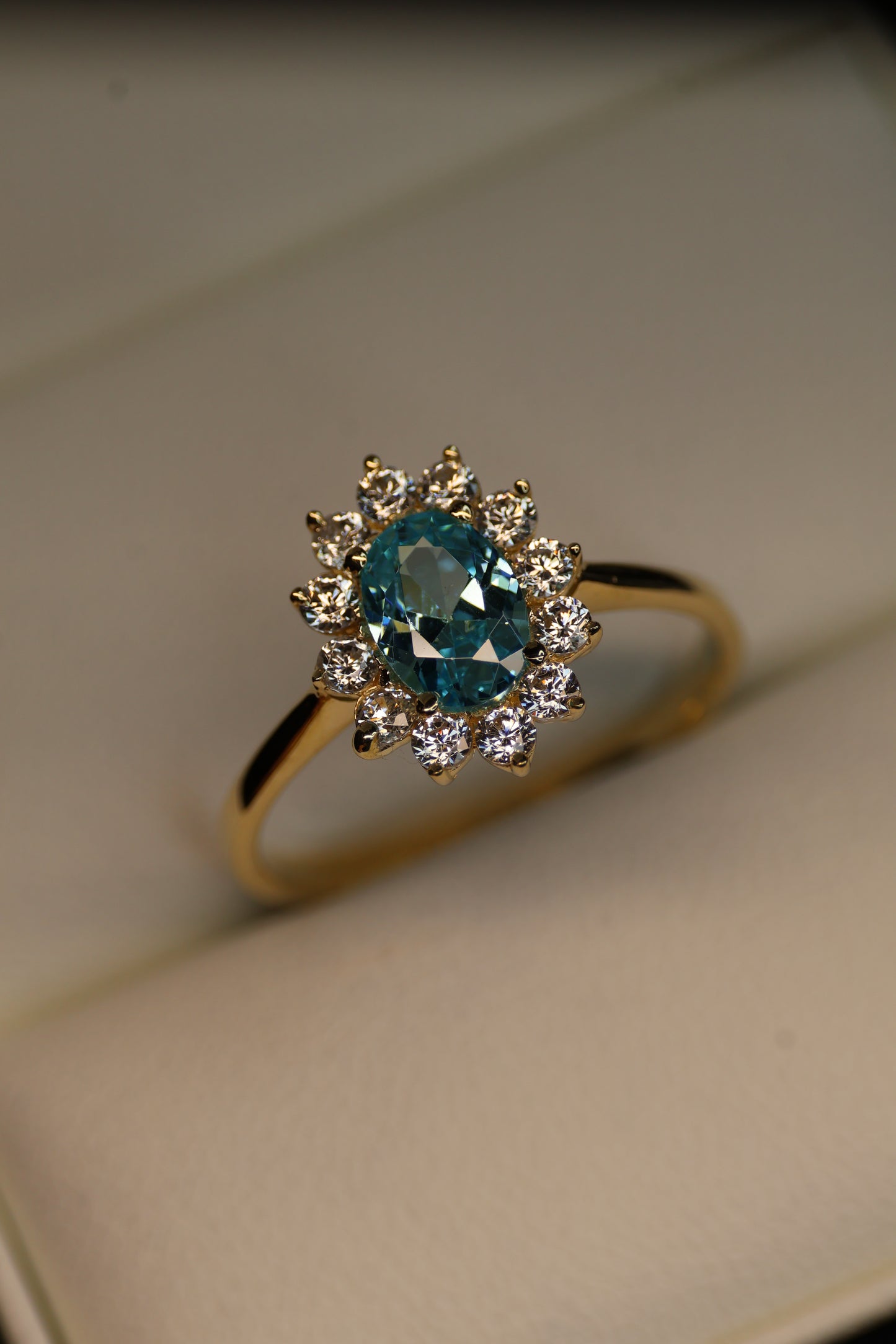 Anillo en Oro Amarillo 14k con Circonia Mod.15913