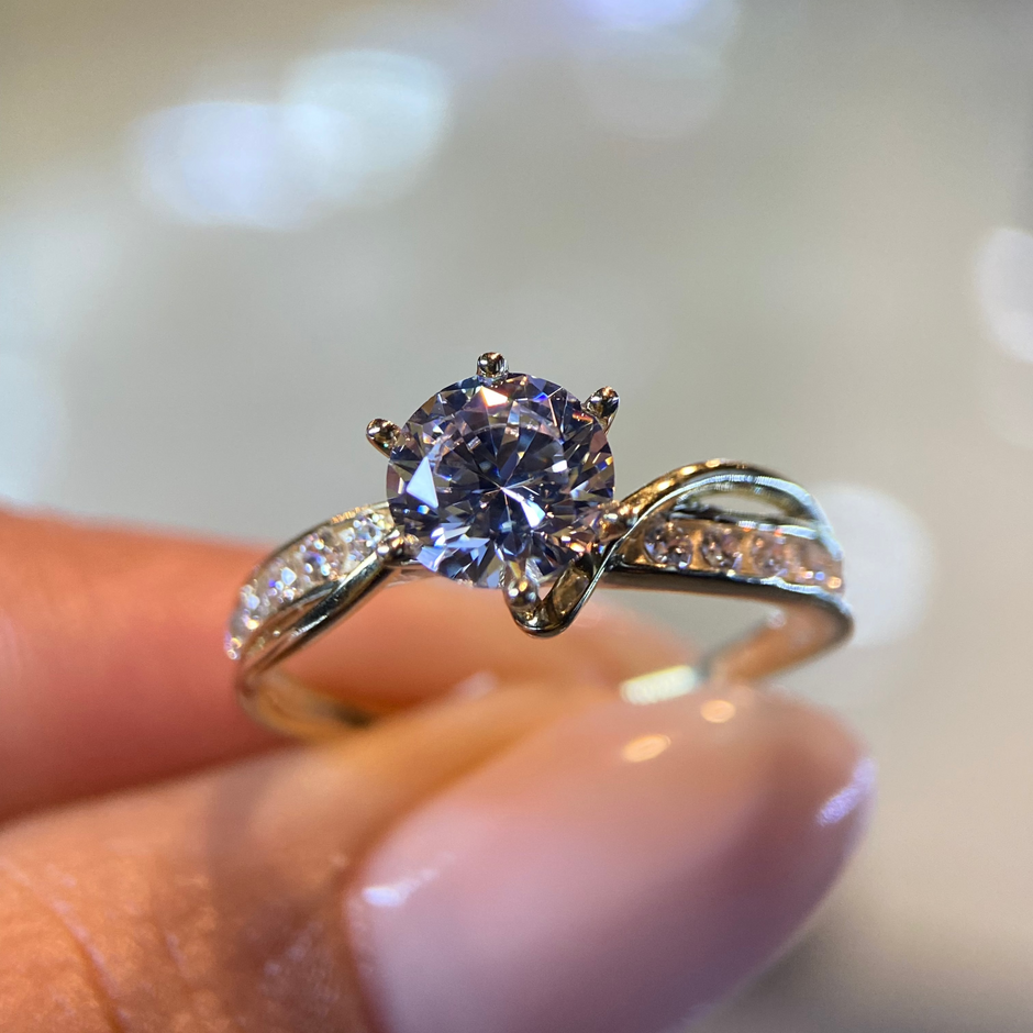 Anillo Dasha en Oro 1.00 ct