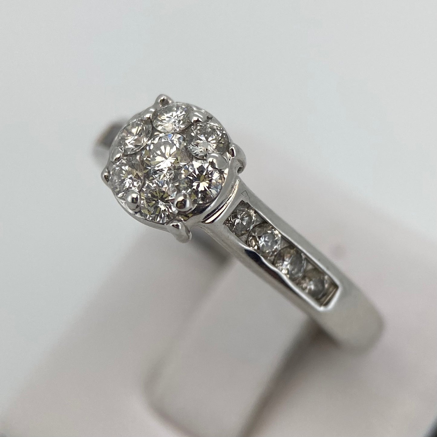 Anillo en Oro blanco de 14k con Diamante Mod: OF1717