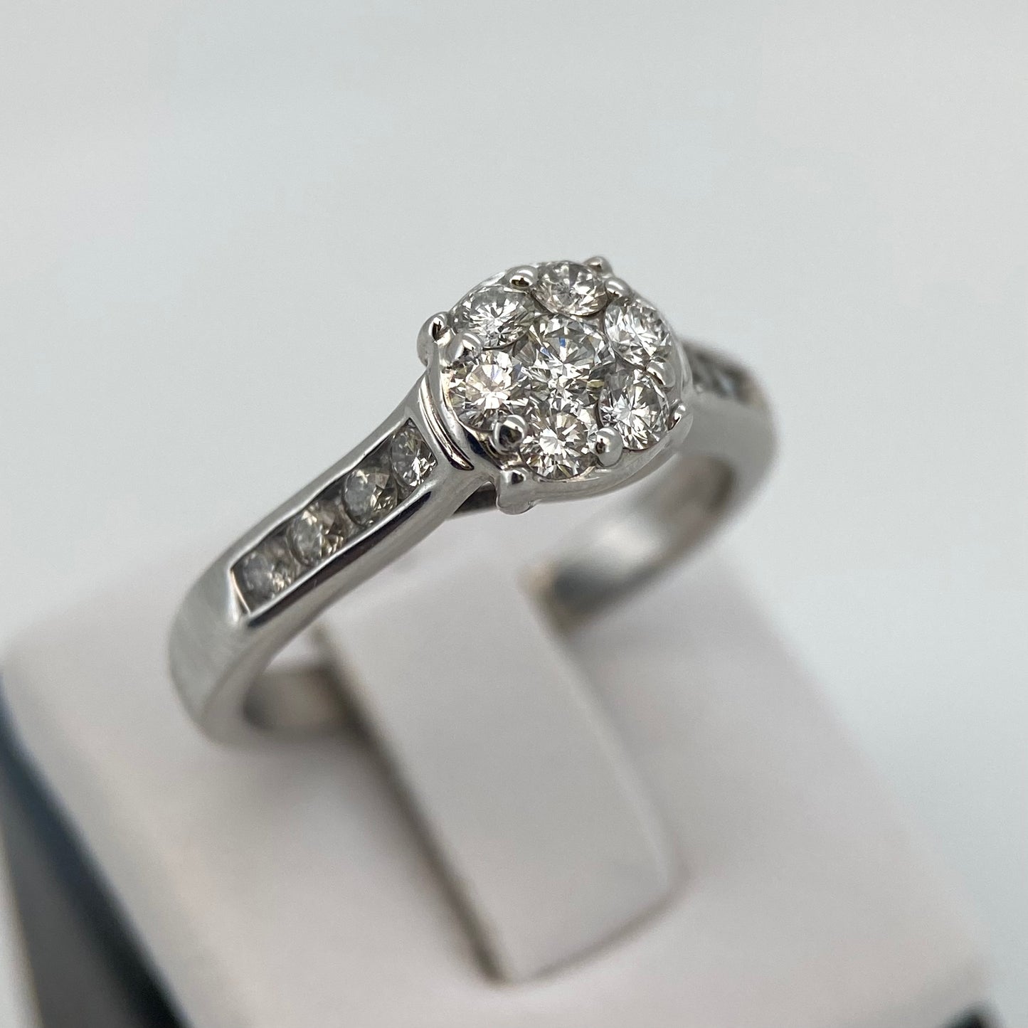 Anillo en Oro blanco de 14k con Diamante Mod: OF1717