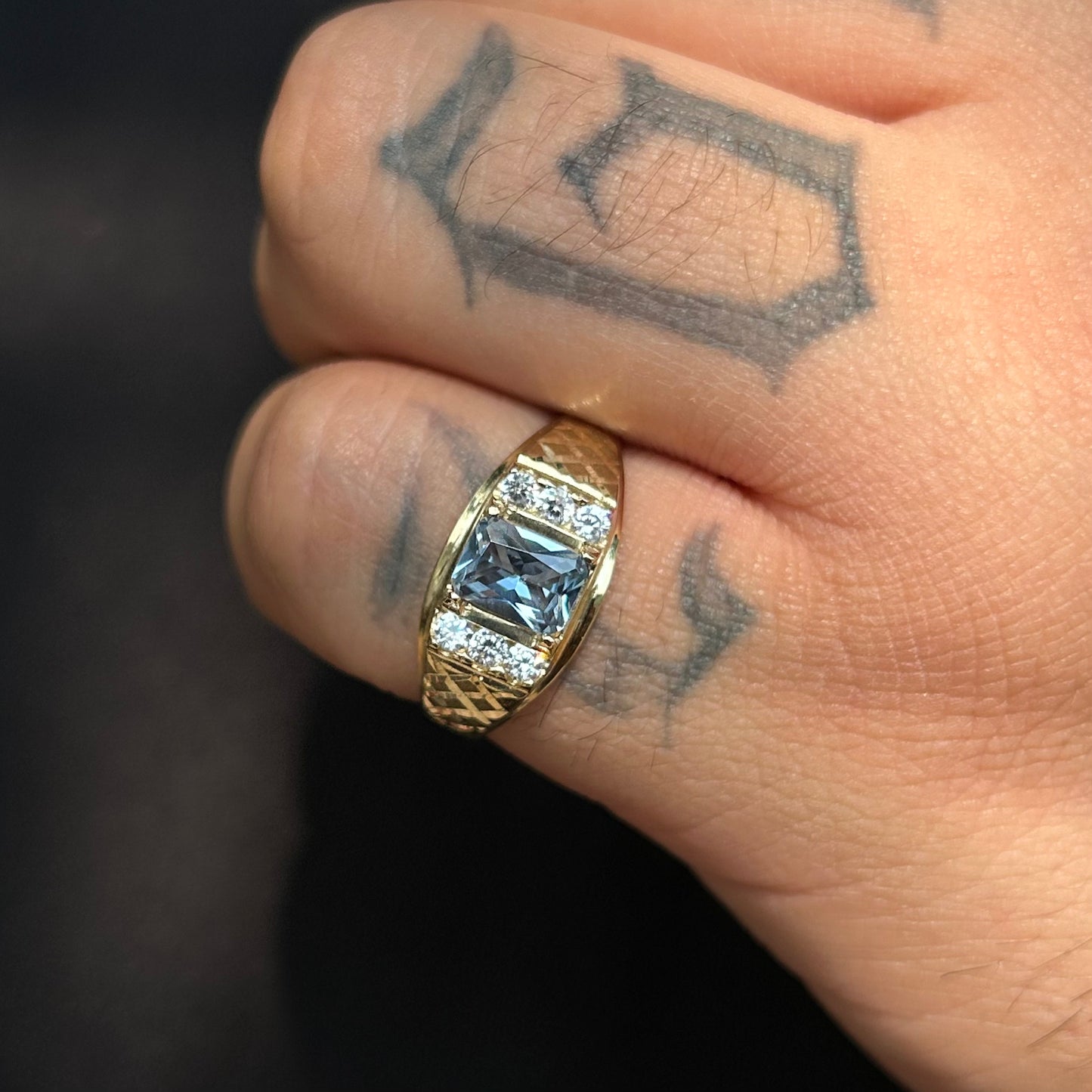 Anillo para hombre oro amarillo 10k con circonias Mod06