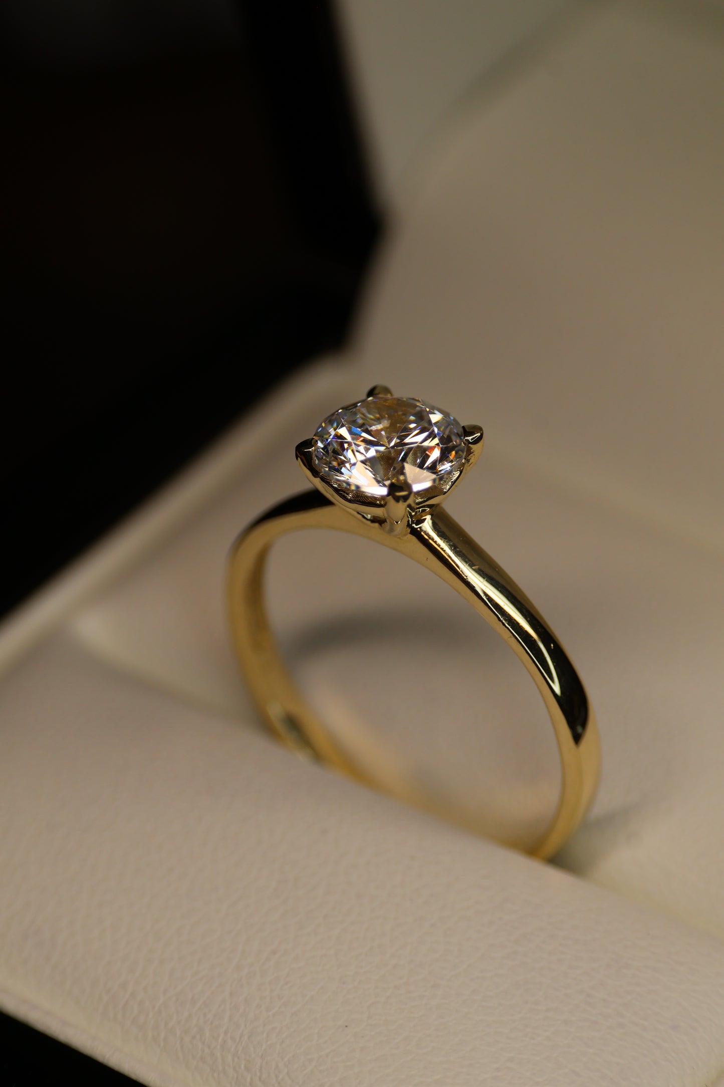 Anillo Mia en Oro 1.00 ct