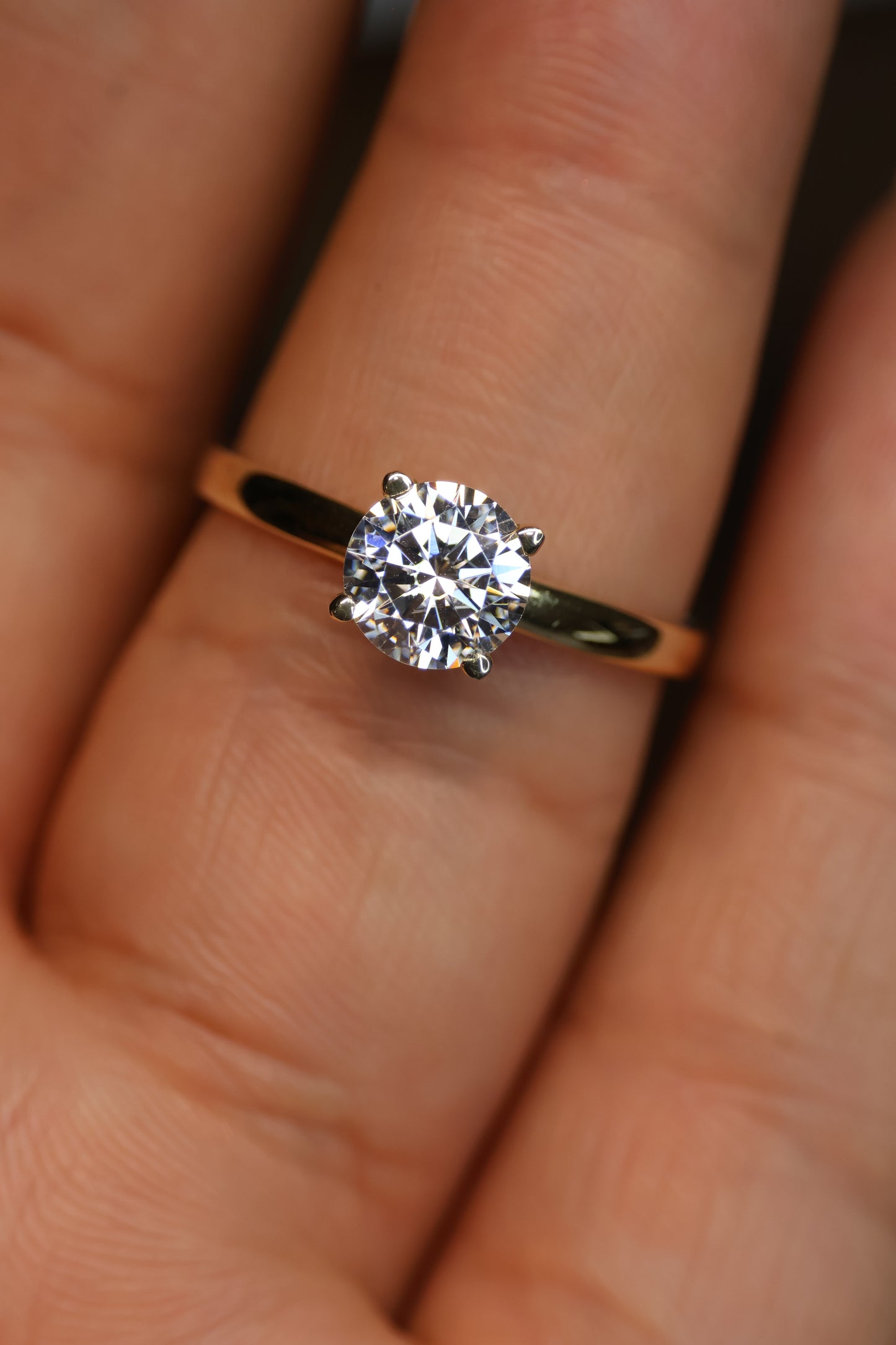 Anillo Mia en Oro 1.00 ct