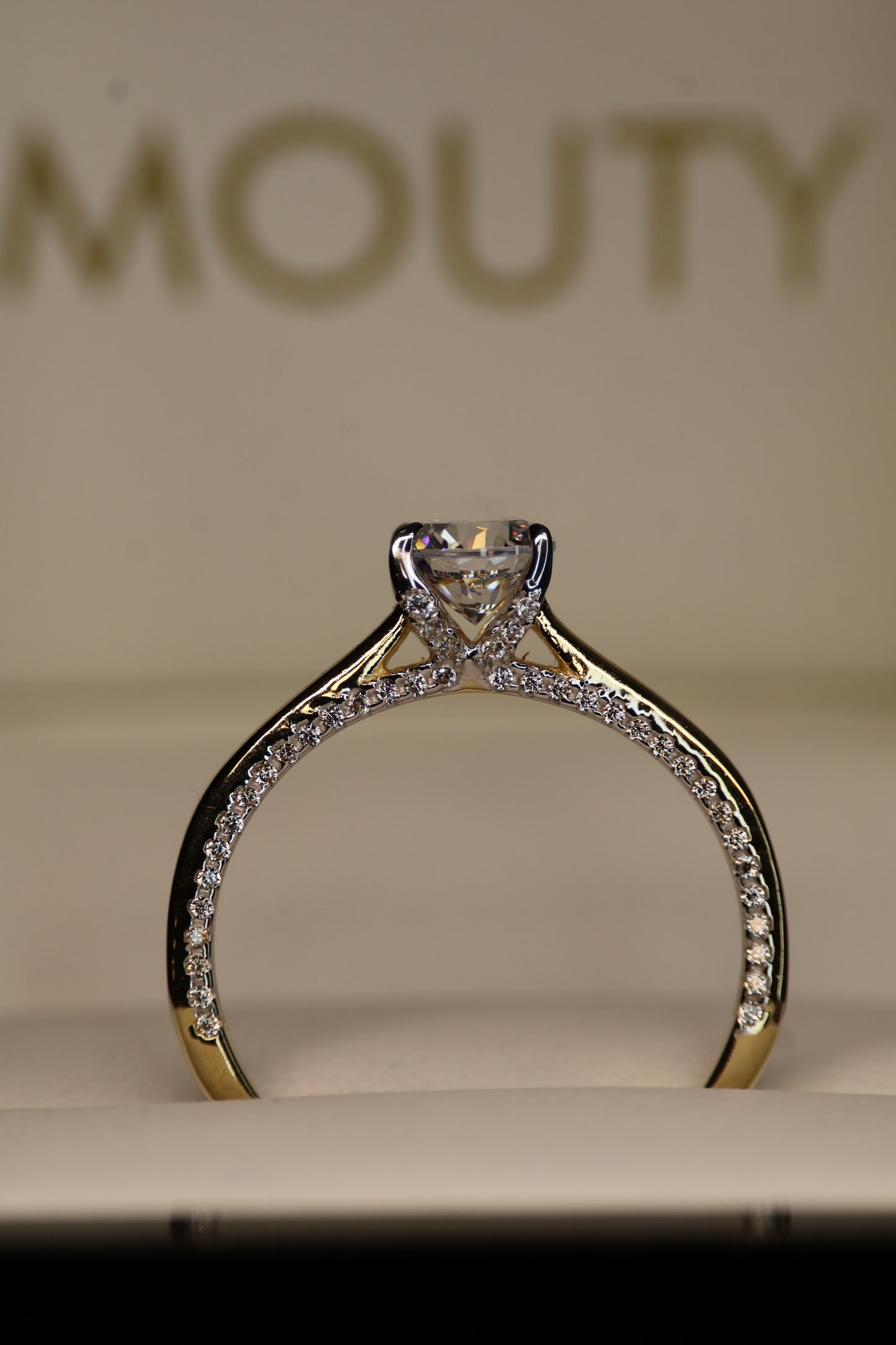 Anillo en Oro Amarillo 14k con Circonia Mod.15946