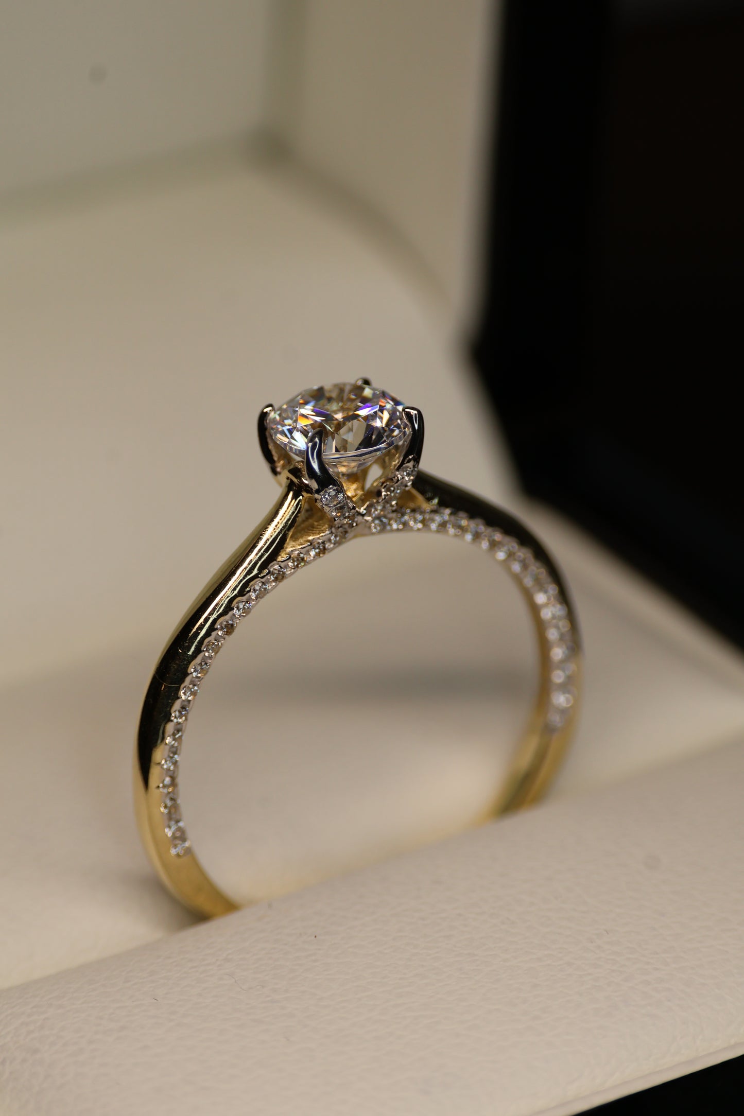 Anillo en Oro Amarillo 14k con Circonia Mod.15946