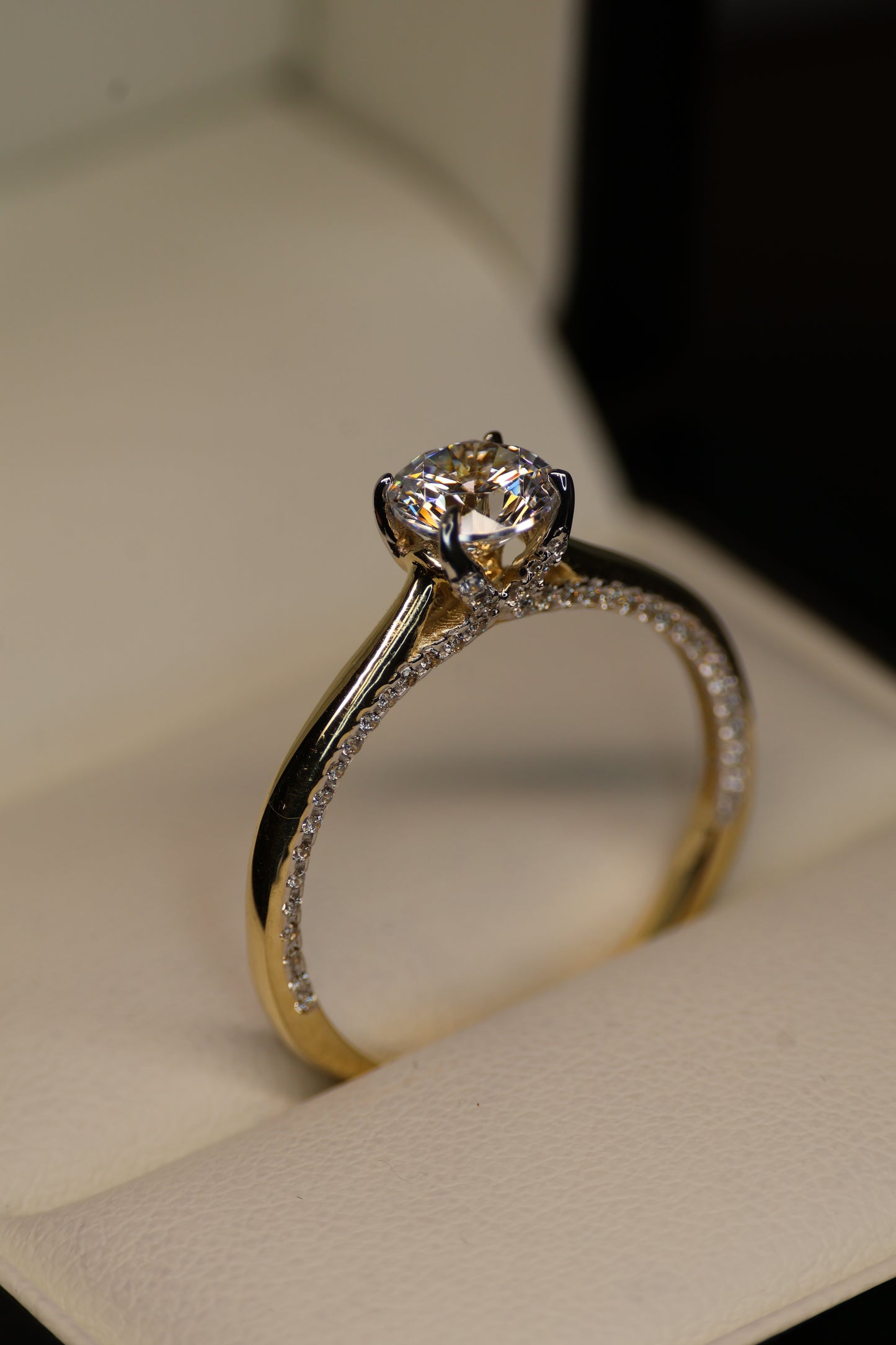 Anillo en Oro Amarillo 14k con Circonia Mod.15946