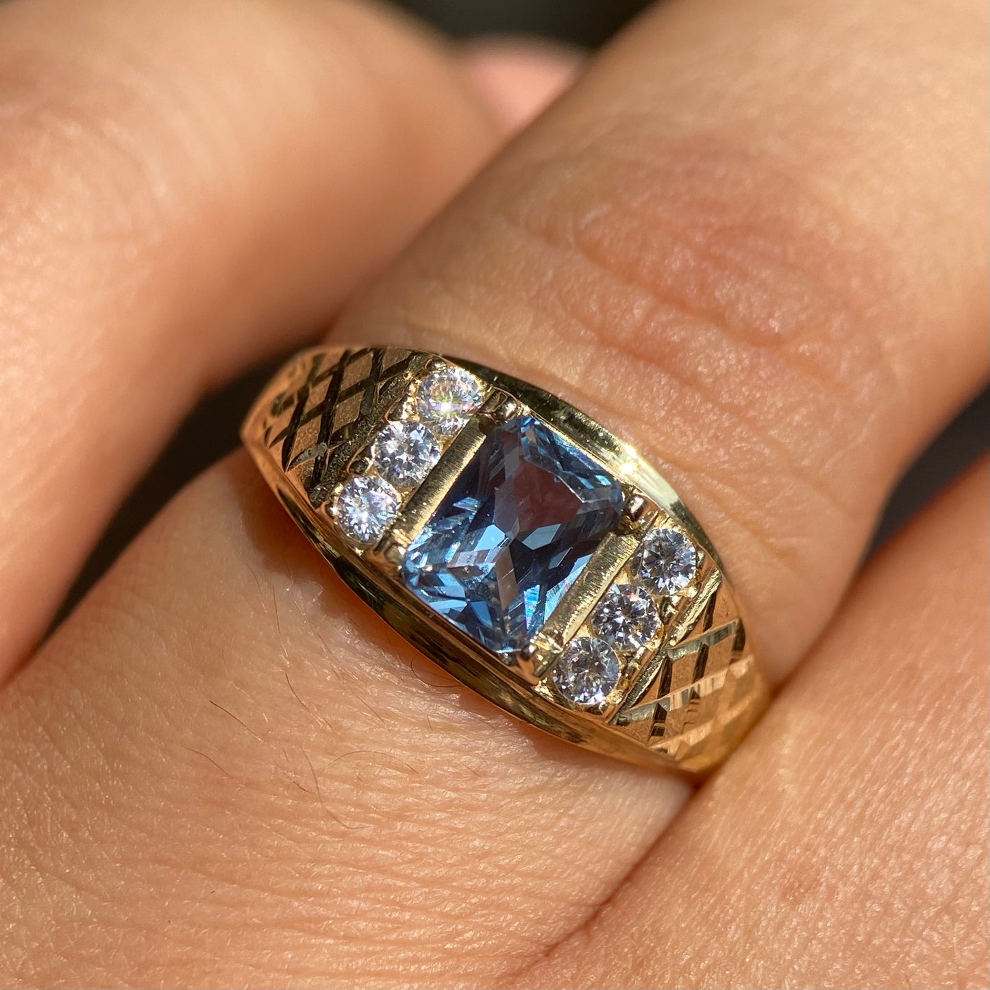 Anillo para hombre oro amarillo 10k con circonias Mod06