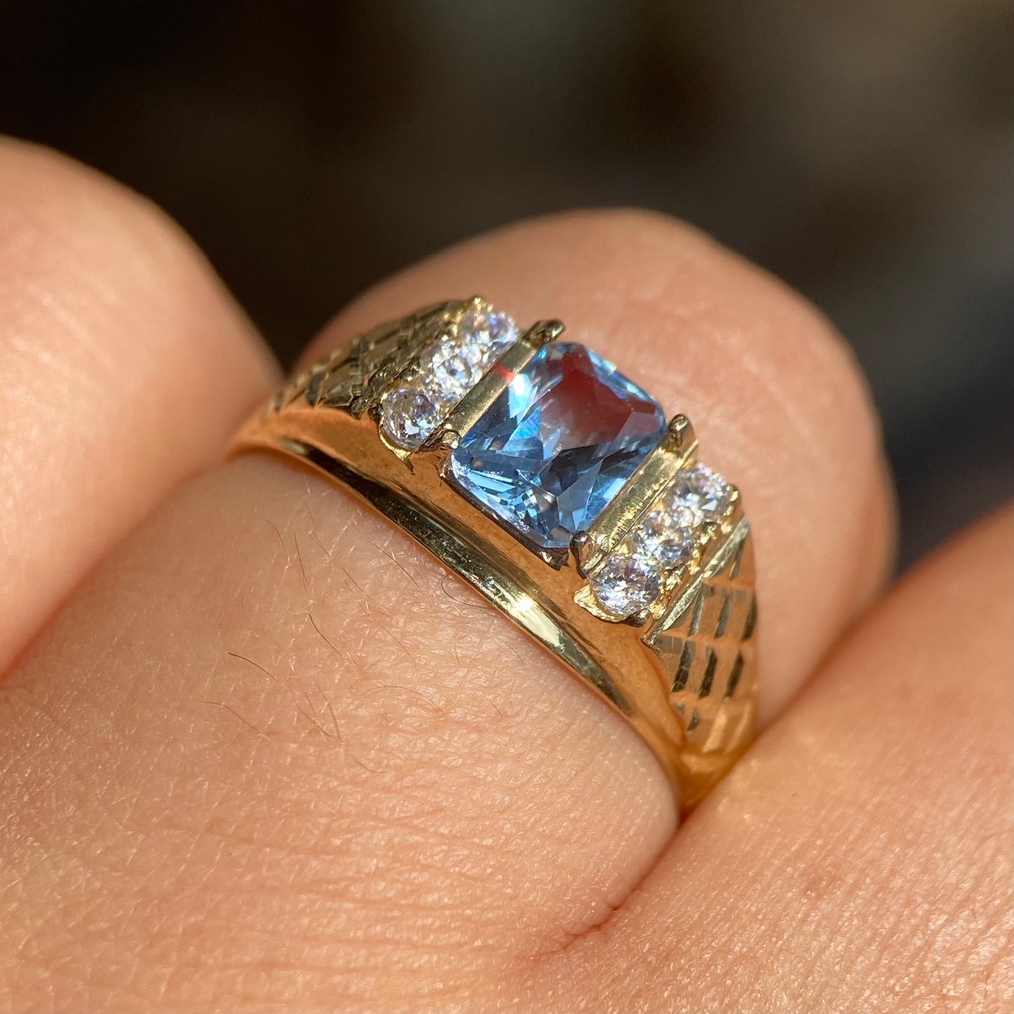 Anillo para hombre oro amarillo 10k con circonias Mod06