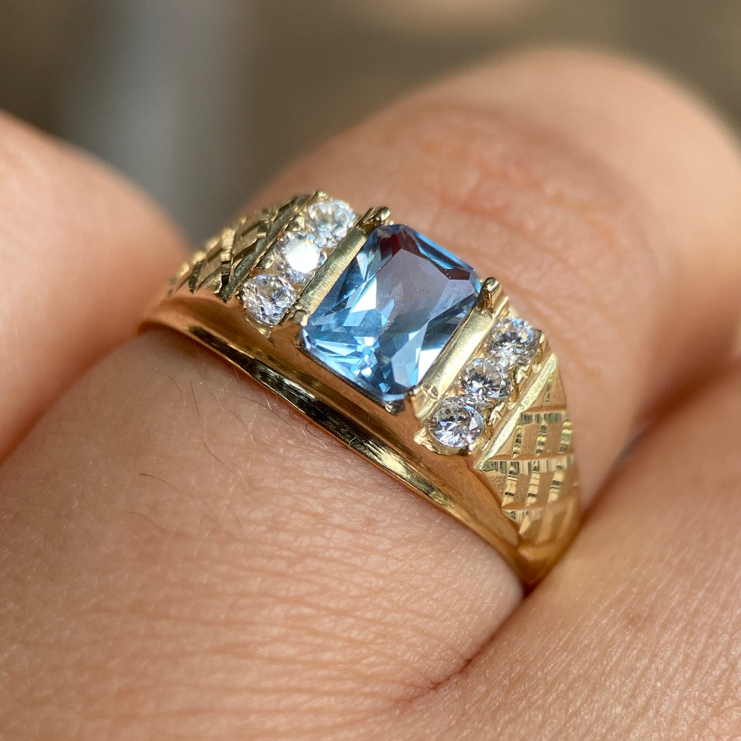 Anillo para hombre oro amarillo 10k con circonias Mod06