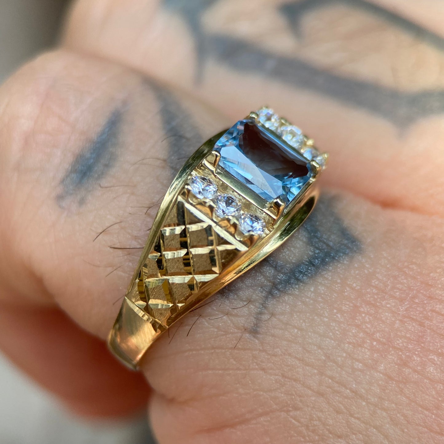 Anillo para hombre oro amarillo 10k con circonias Mod06