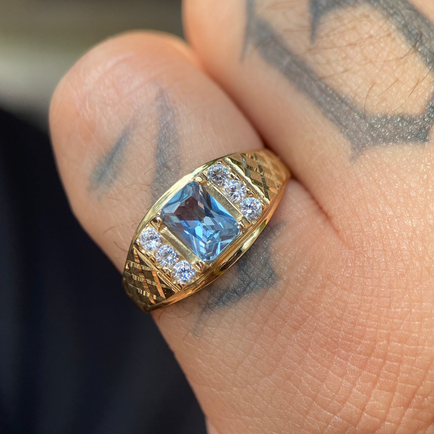 Anillo para hombre oro amarillo 10k con circonias Mod06
