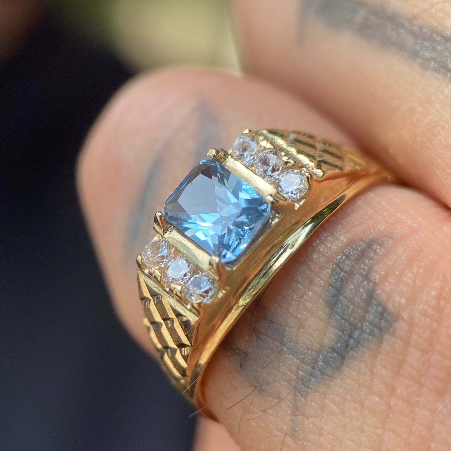 Anillo para hombre oro amarillo 10k con circonias Mod06
