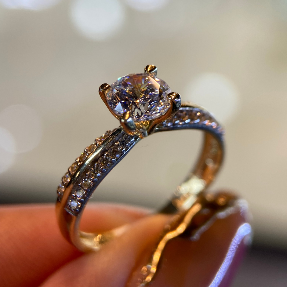Anillo de compromiso en oro