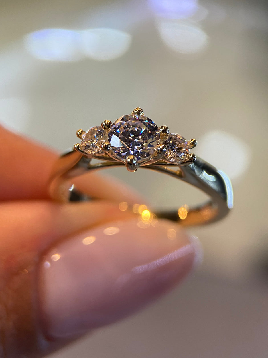 Anillo Hanna en Oro Amarillo 10k con Circonias Mod. 15522