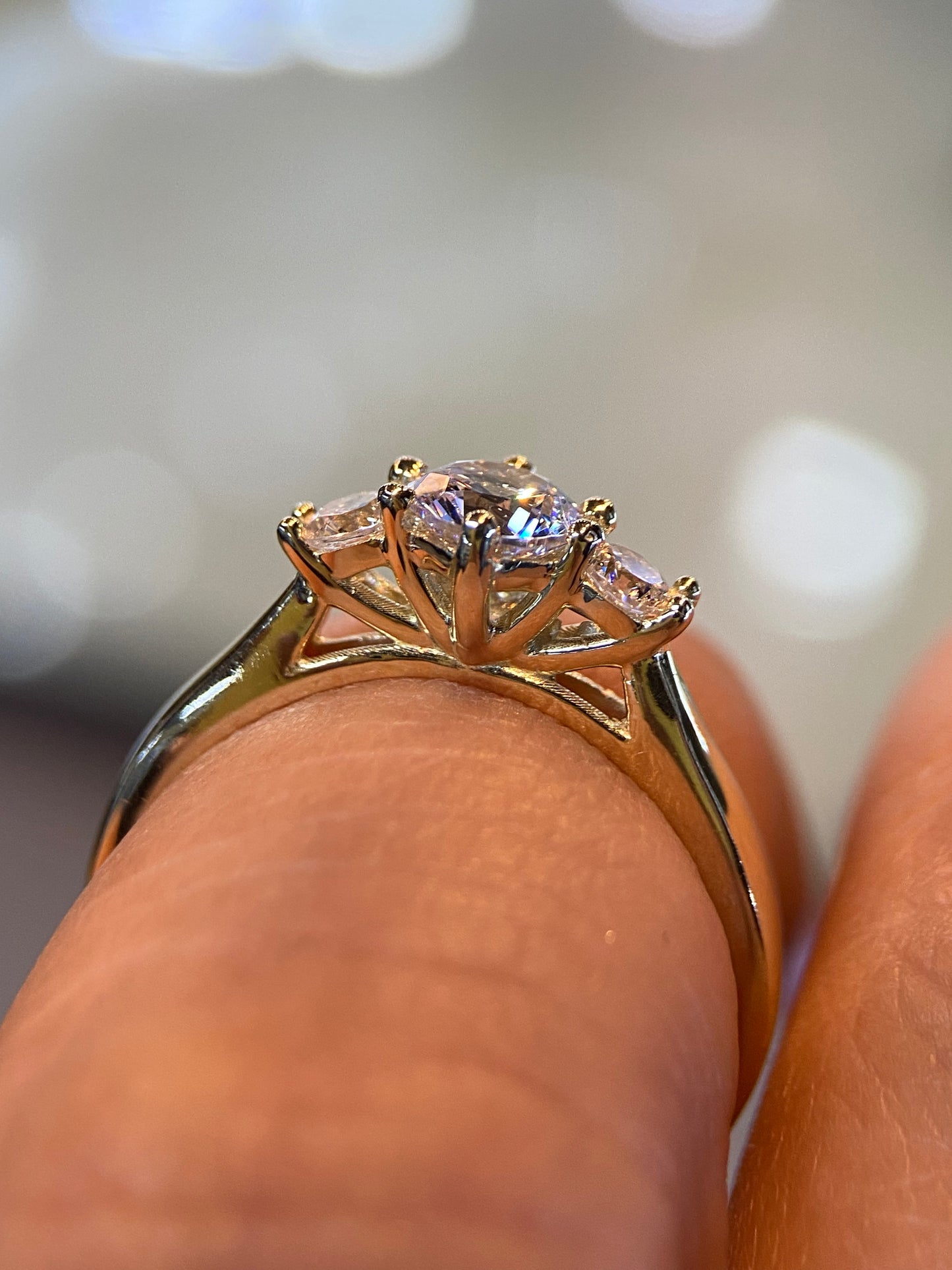 Anillo Hanna en Oro Amarillo 10k con Circonias Mod. 15522