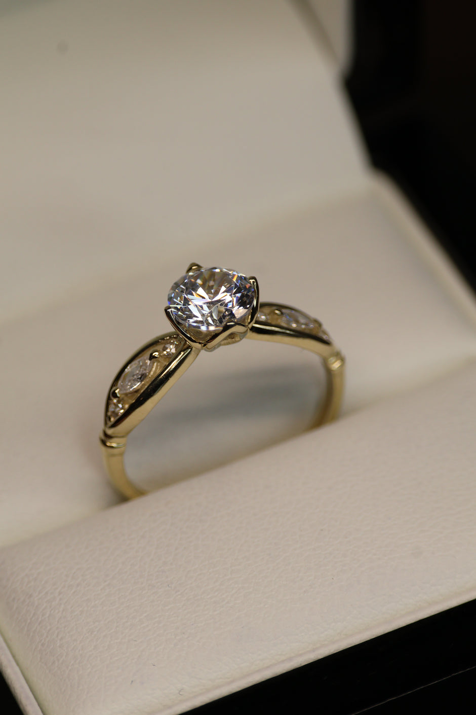 Anillo Louvre en oro