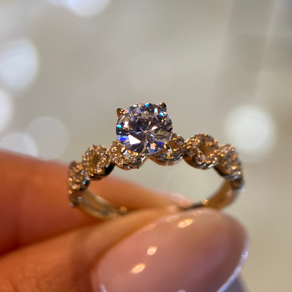 Anillo de compromiso en oro