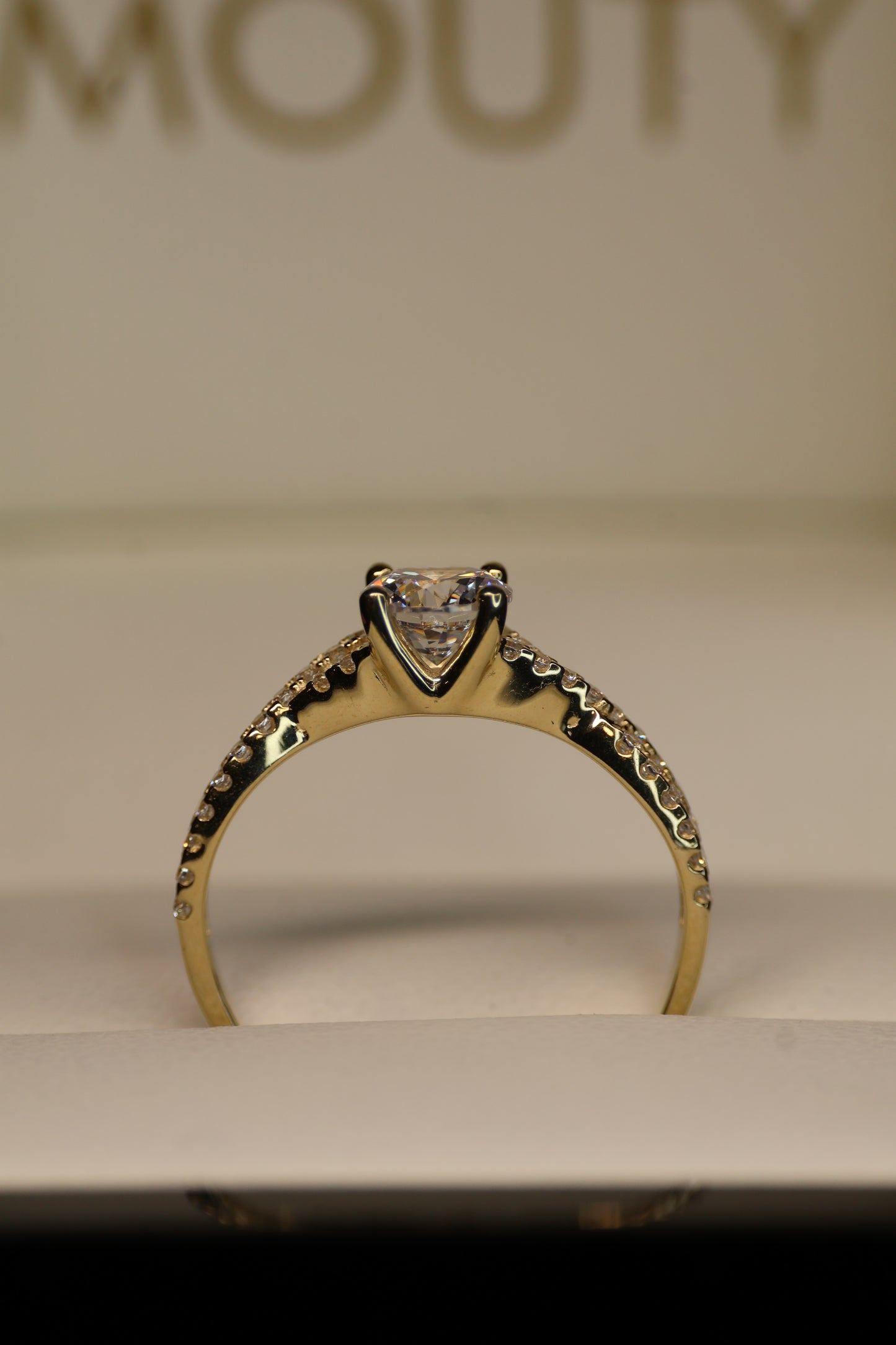 Anillo en Oro Amarillo 10k con Circonias Mod.15938