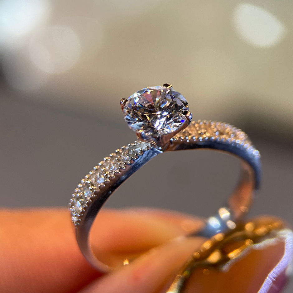 Anillo de compromiso en oro