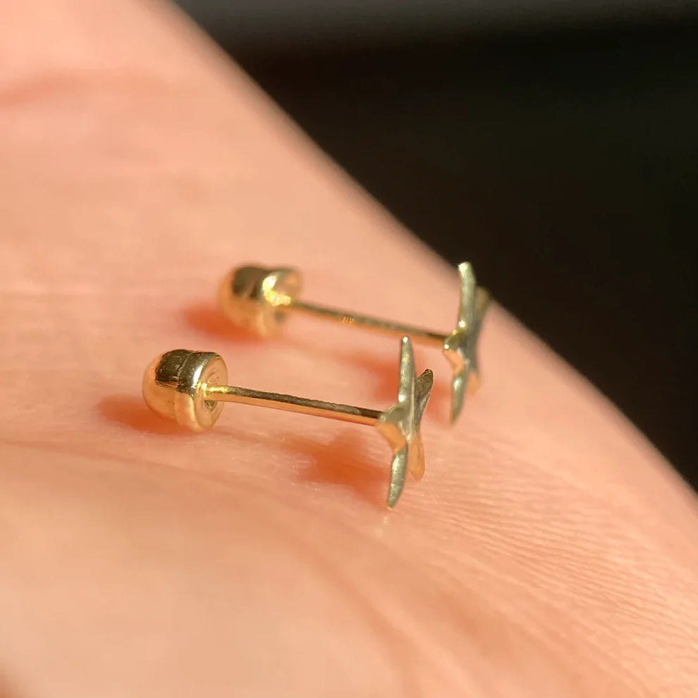 Broqueles Estrella Lisa en Oro Amarillo 10k Cod. BRO324 4.5mm