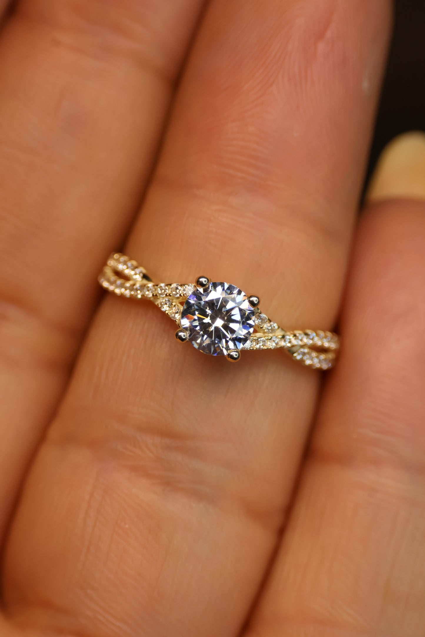 Anillo en Oro Amarillo 10k con Circonias Mod.15938