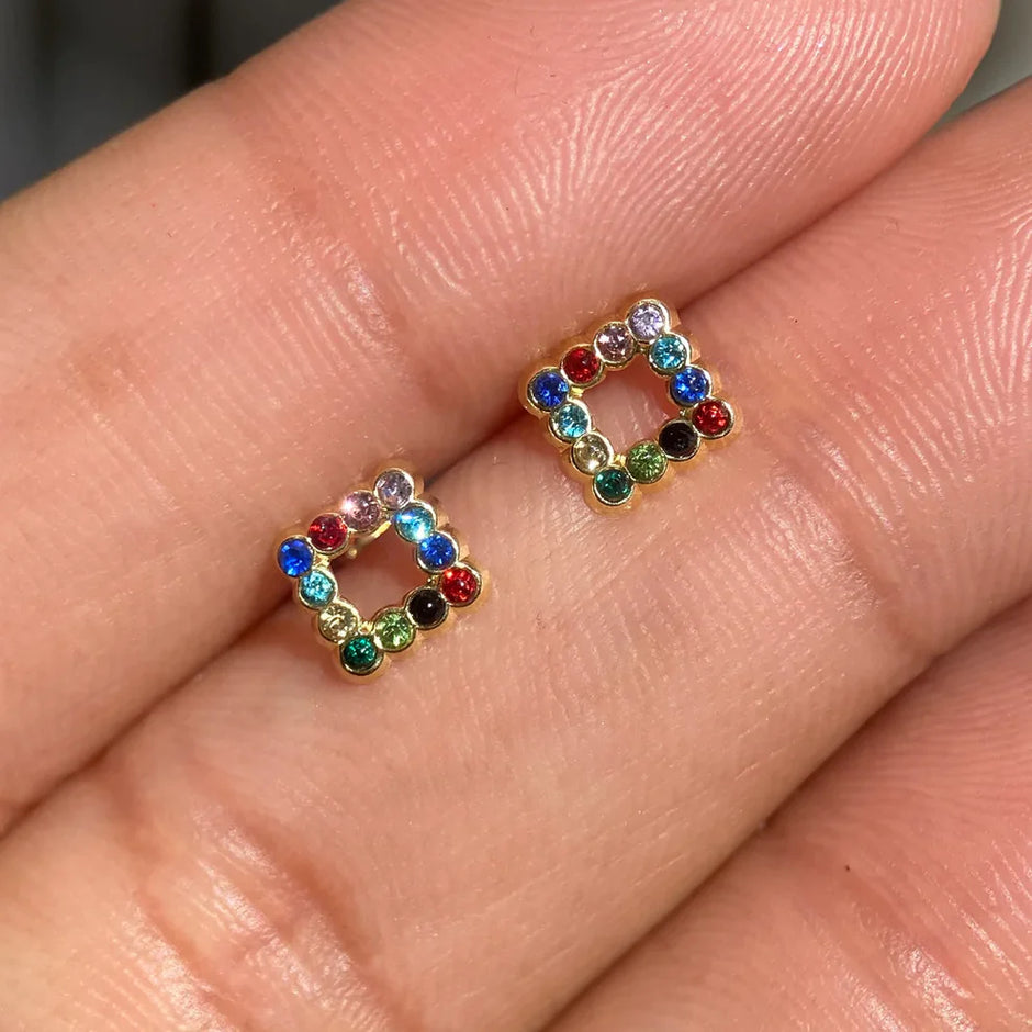 Broqueles Cuad con Circonias en Oro Amarillo 10k Cod.BRO295 6mm