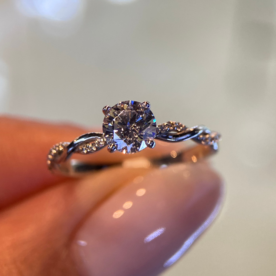 Anillo de compromiso en oro