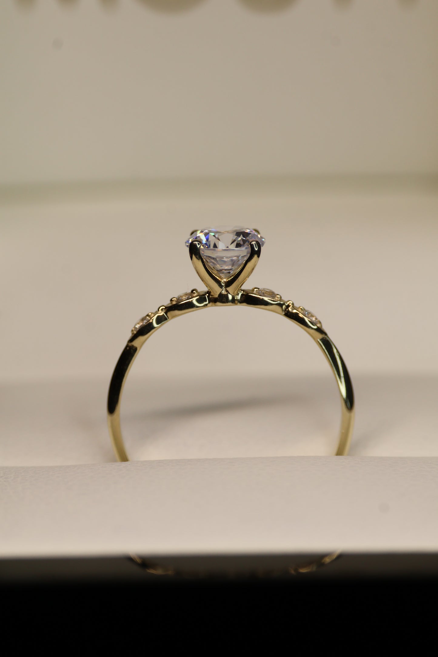 Anillo en Oro Amarillo 10k con Circonias Mod.15937