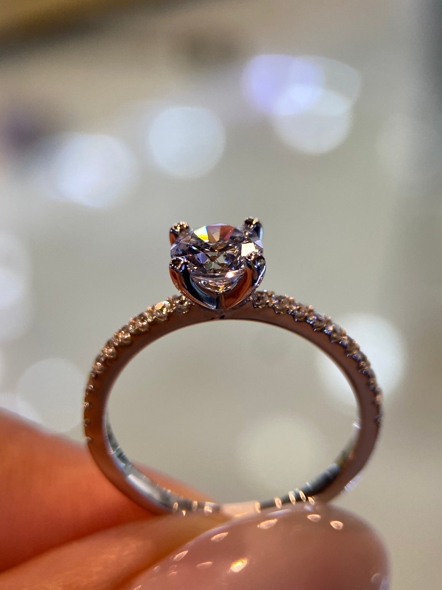 Anillo en Oro Blanco 10k con Circonias Mod. 15544