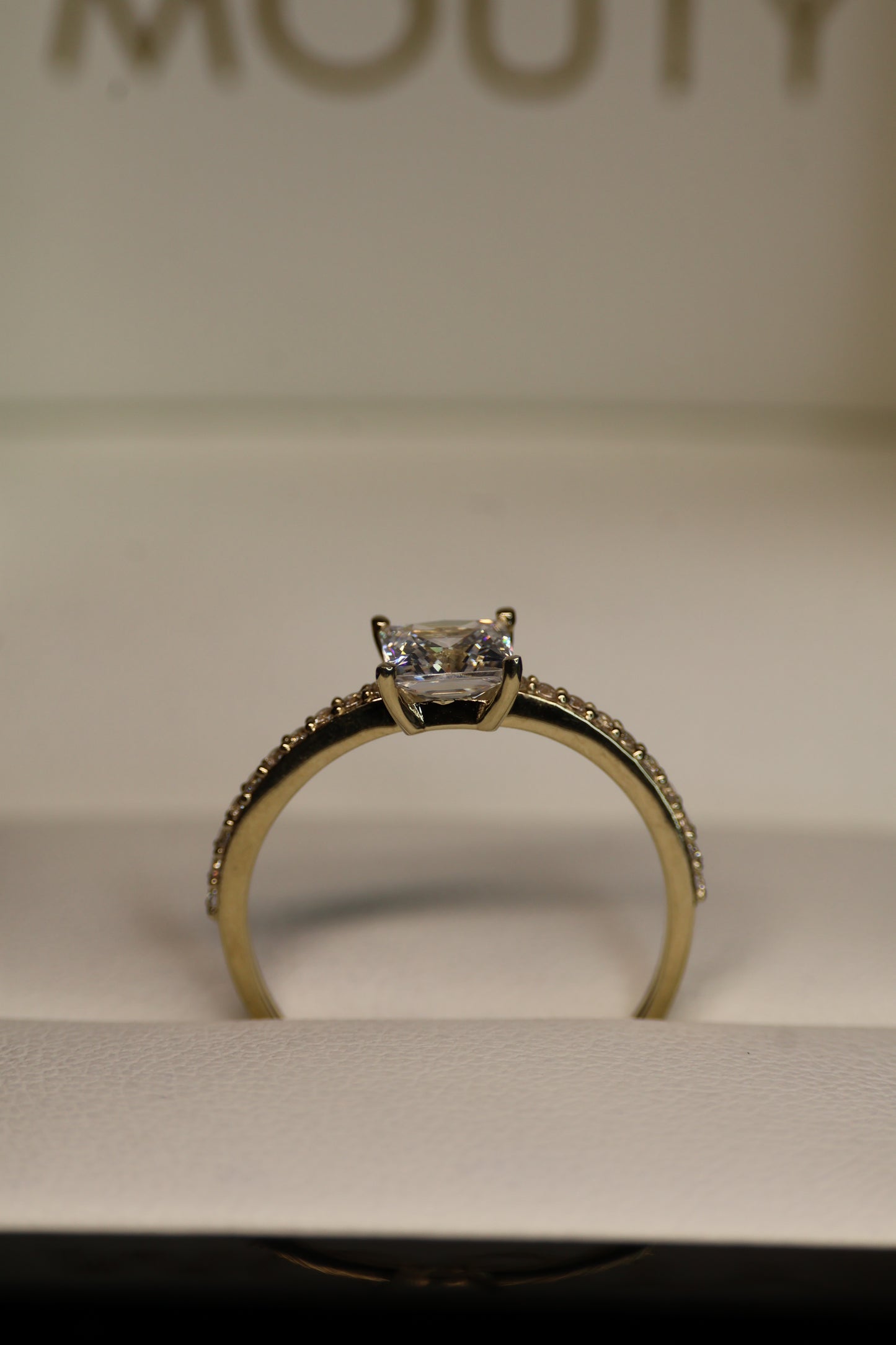 Anillo Nora en Oro .50 ct