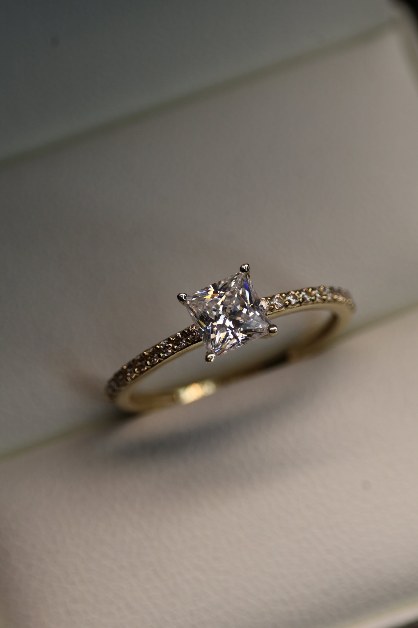 Anillo Nora en Oro .50 ct