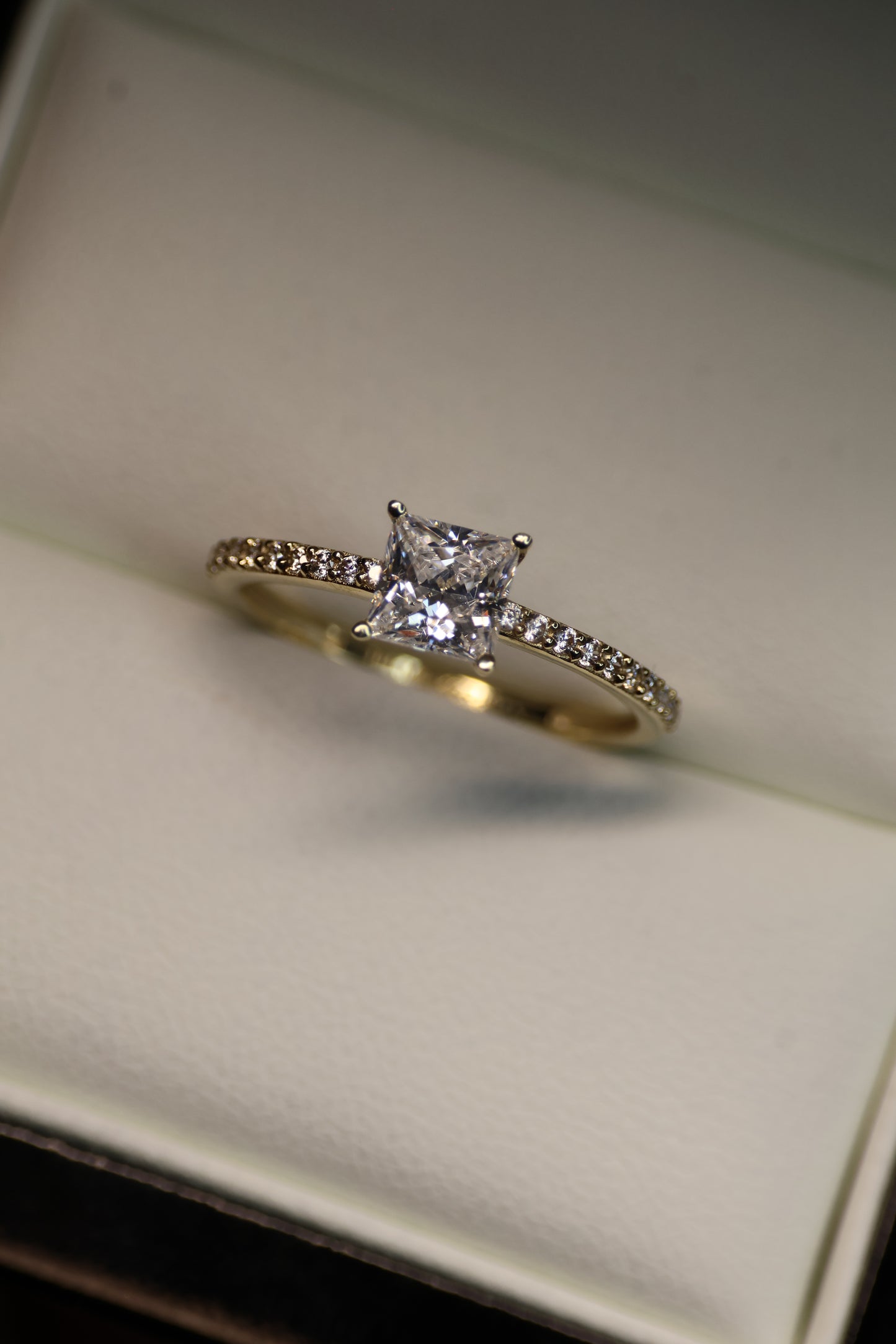 Anillo Nora en Oro .50 ct