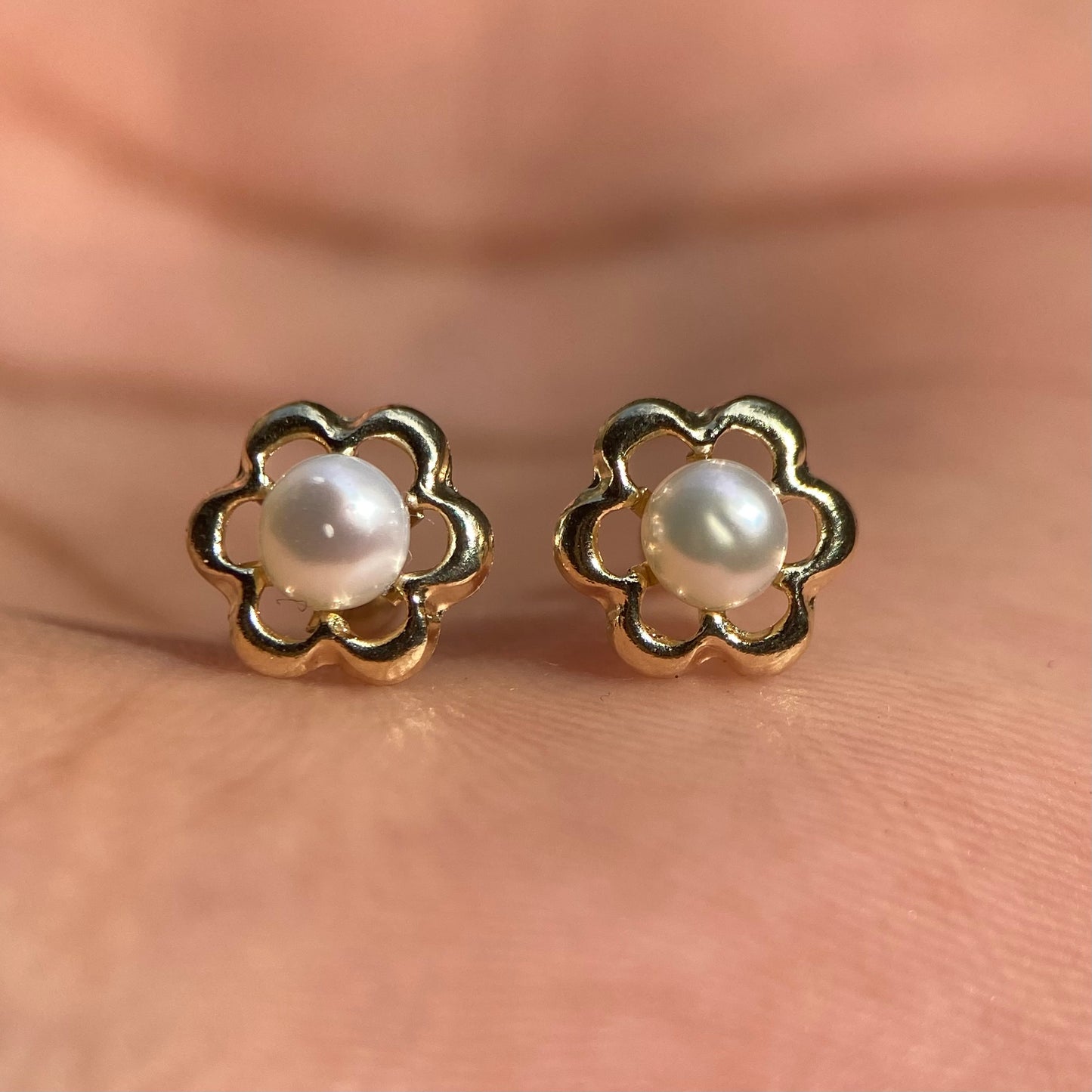 French rosette buckles in 10k yellow gold with pearl Cod: 14309 7mm