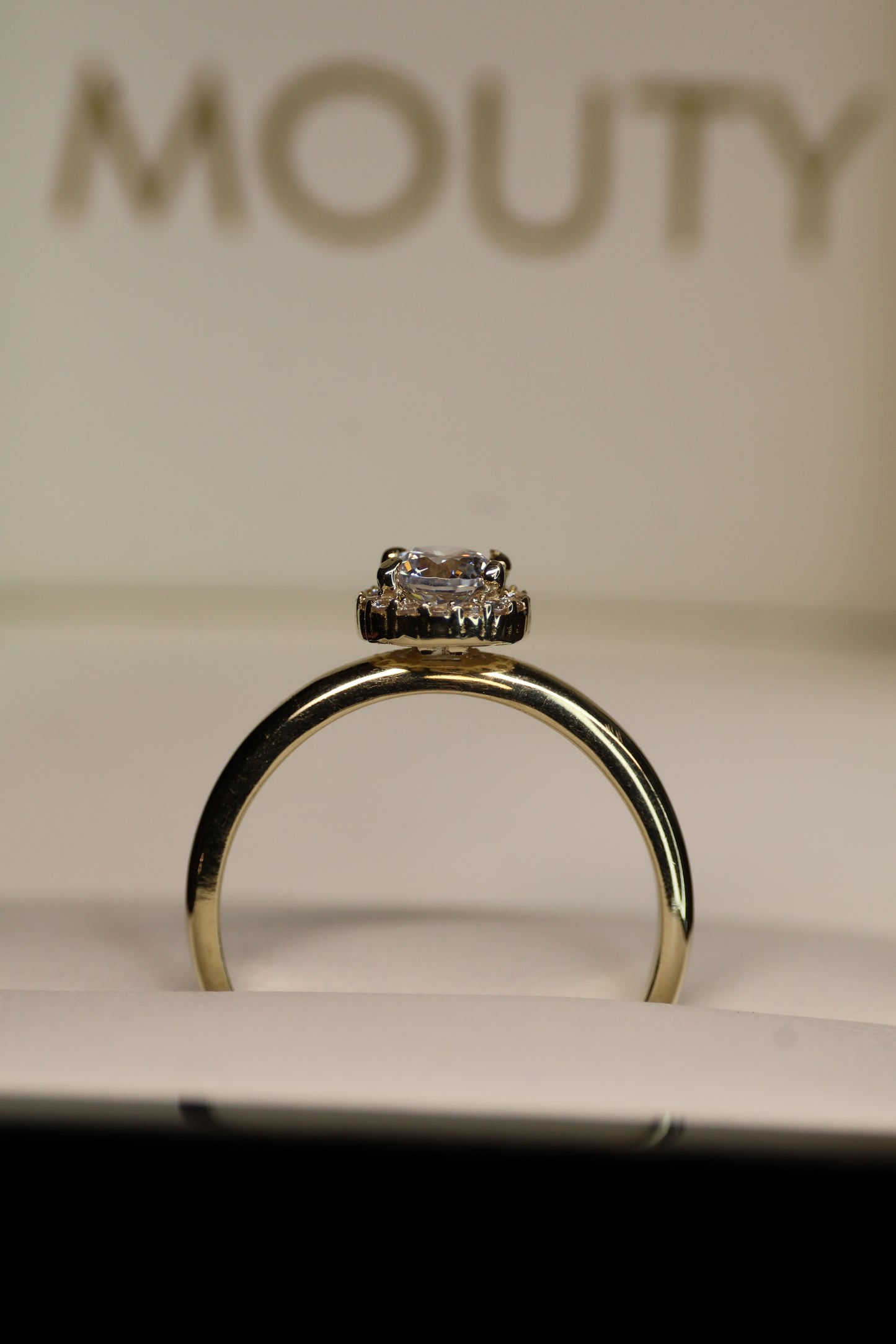Anillo en Oro Amarillo 10k con Circonias Mod.15948