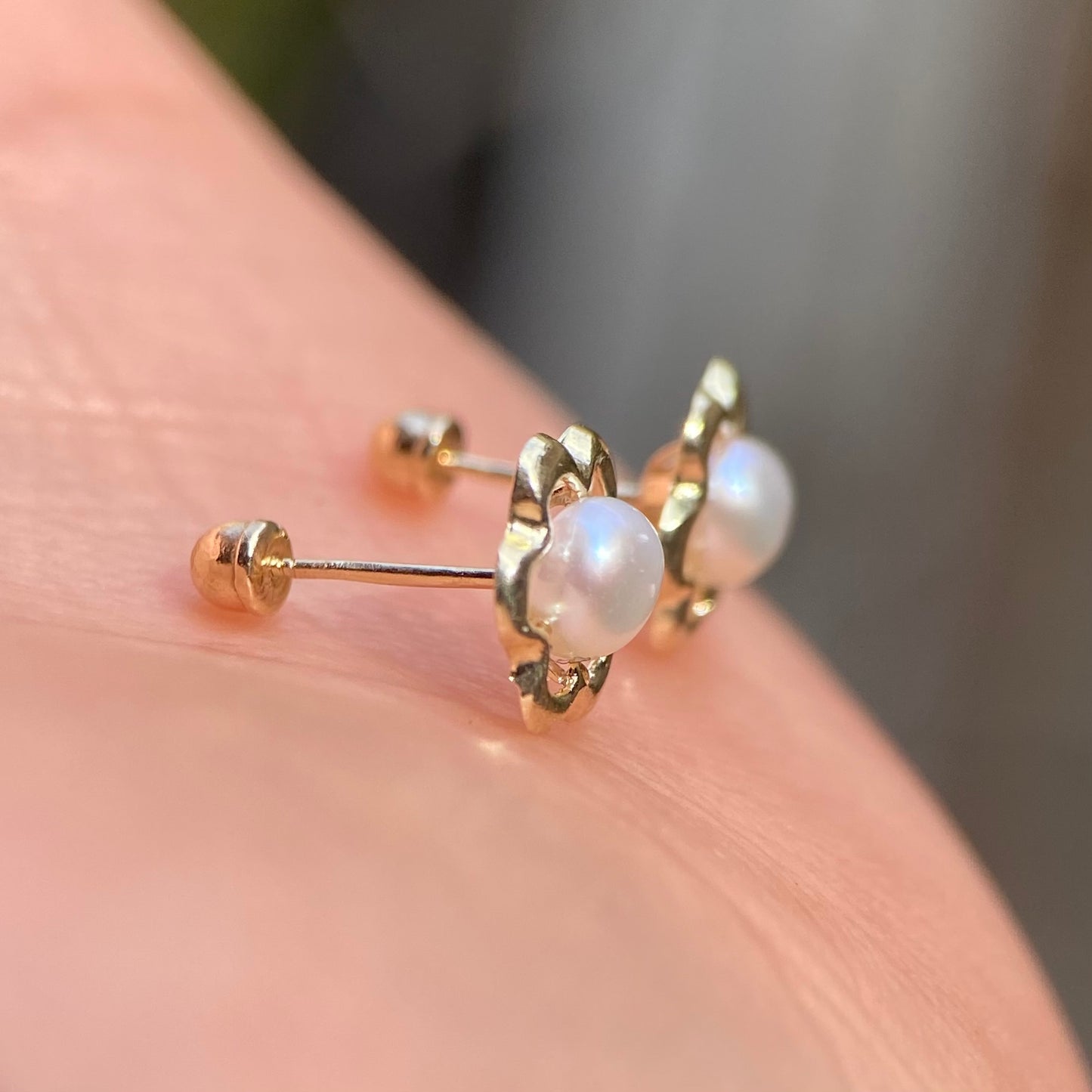 French rosette buckles in 10k yellow gold with pearl Cod: 14309 7mm